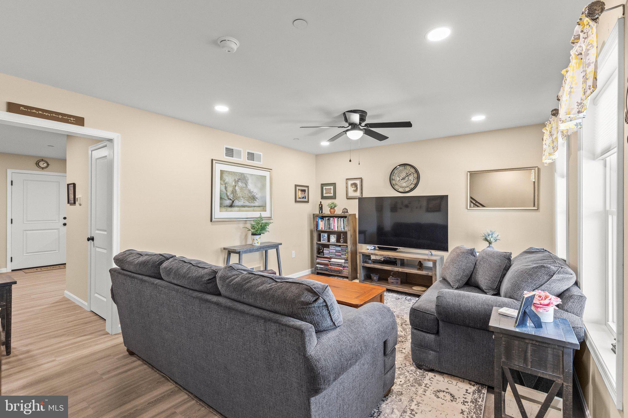 COLONIAL RIDGE - Residential