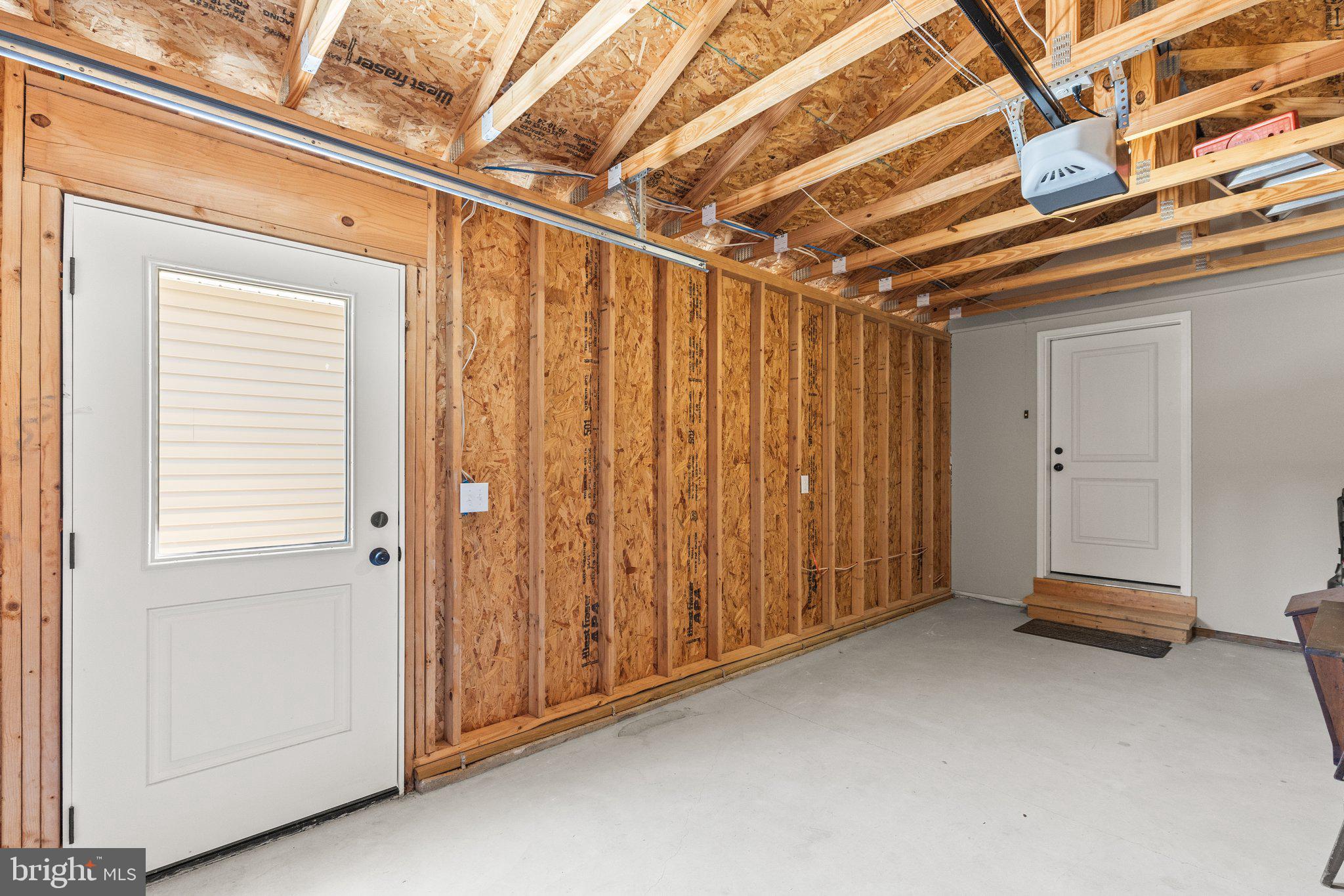 COLONIAL RIDGE - Residential