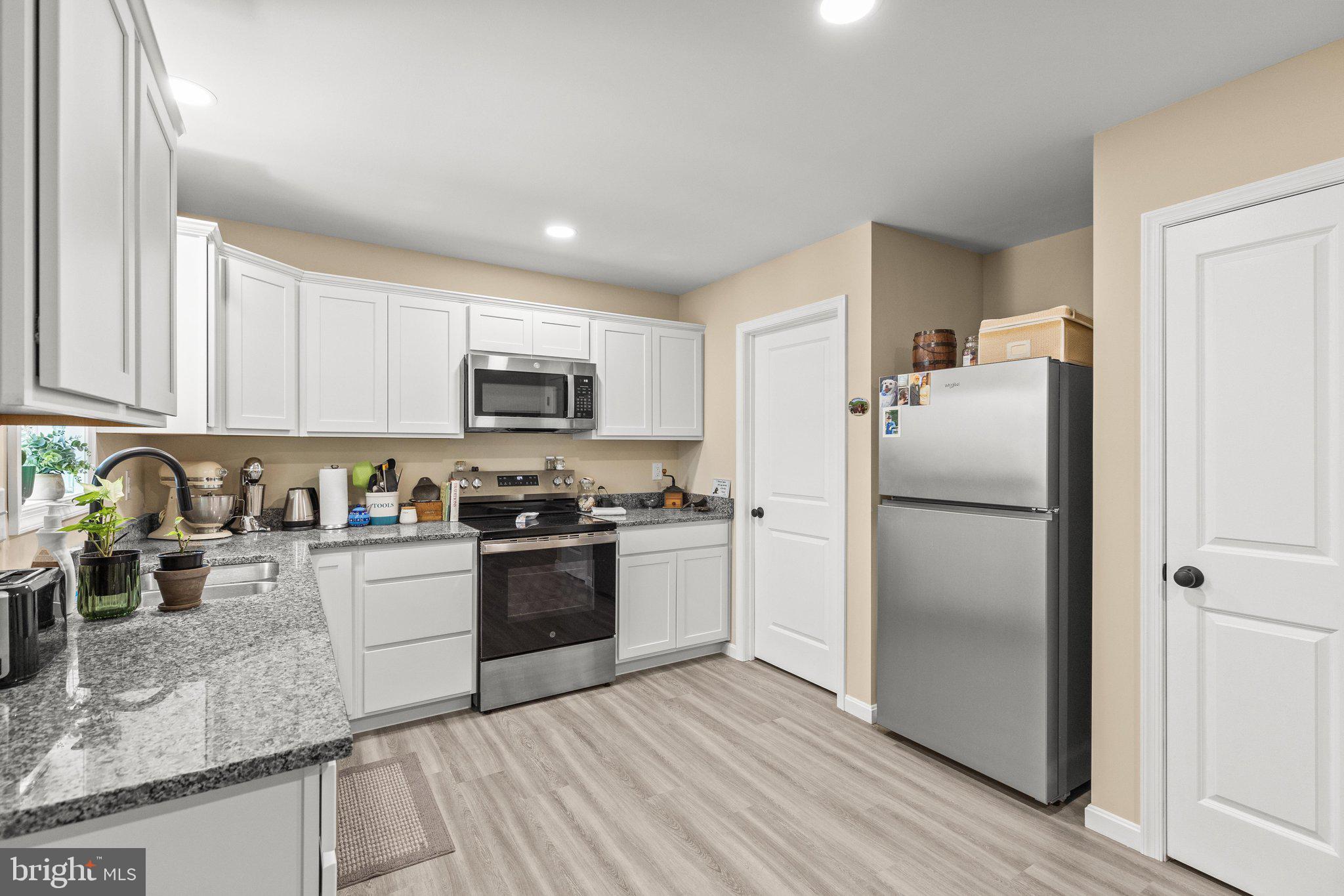 COLONIAL RIDGE - Residential