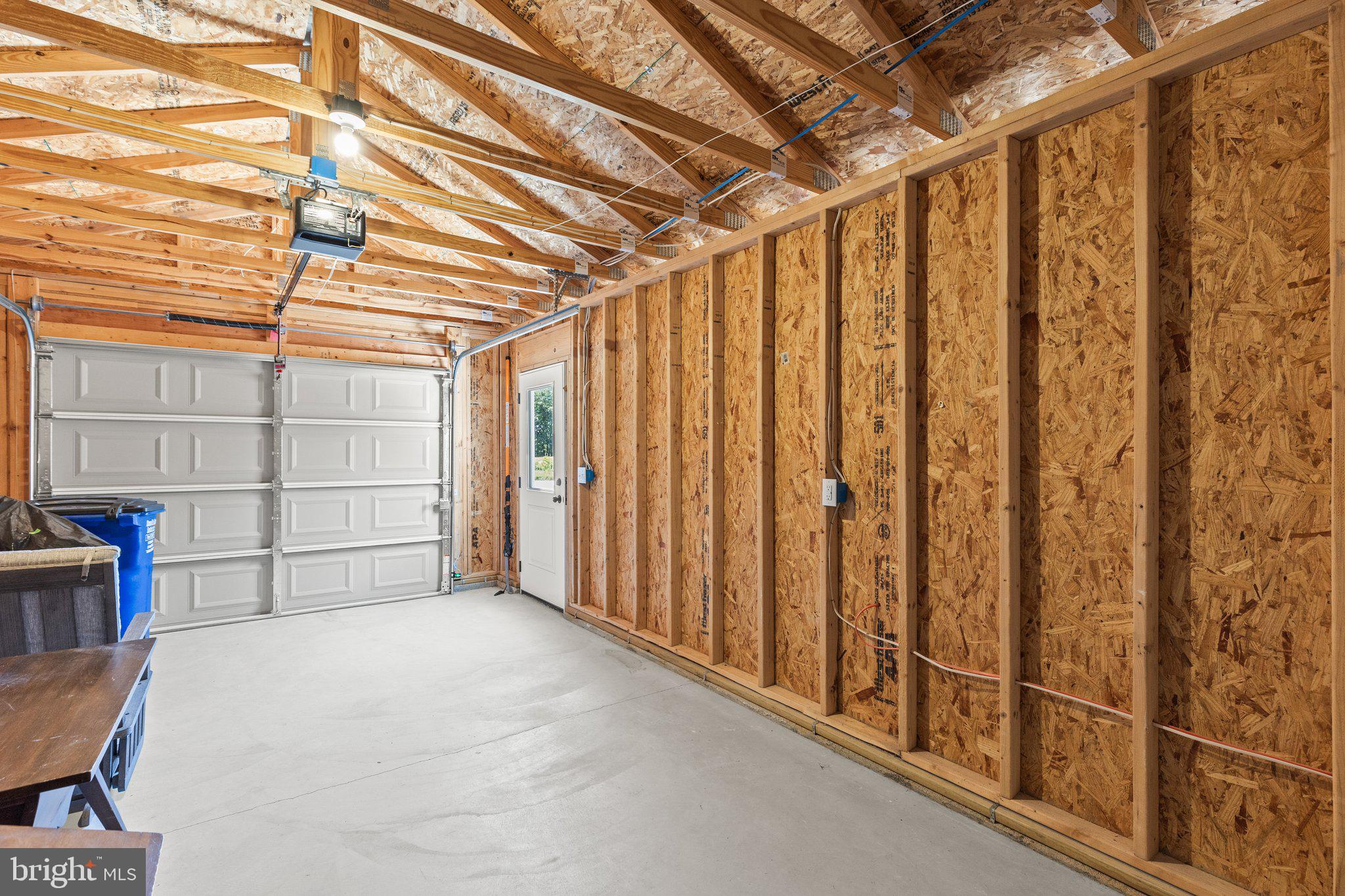 COLONIAL RIDGE - Residential