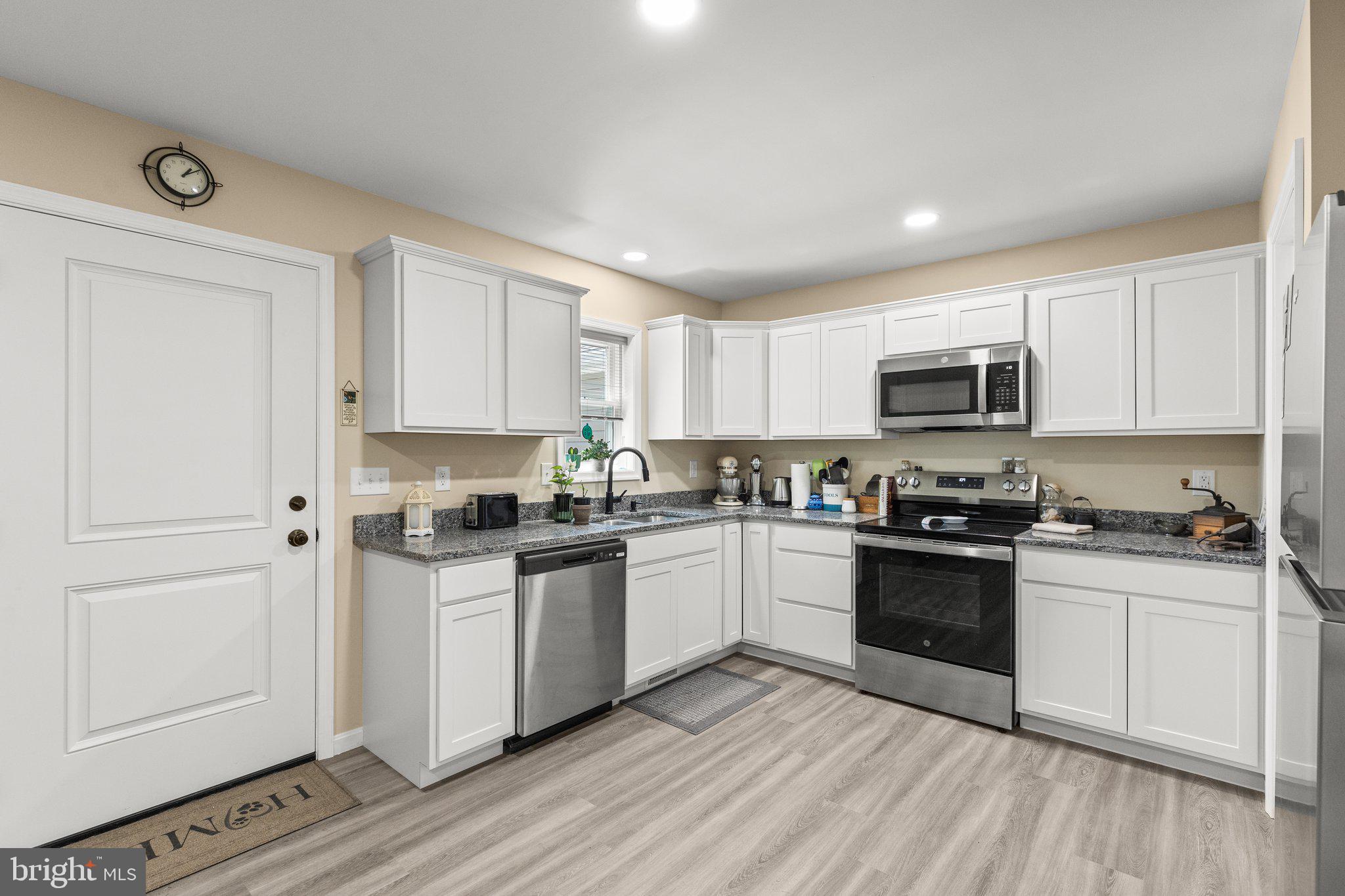 COLONIAL RIDGE - Residential