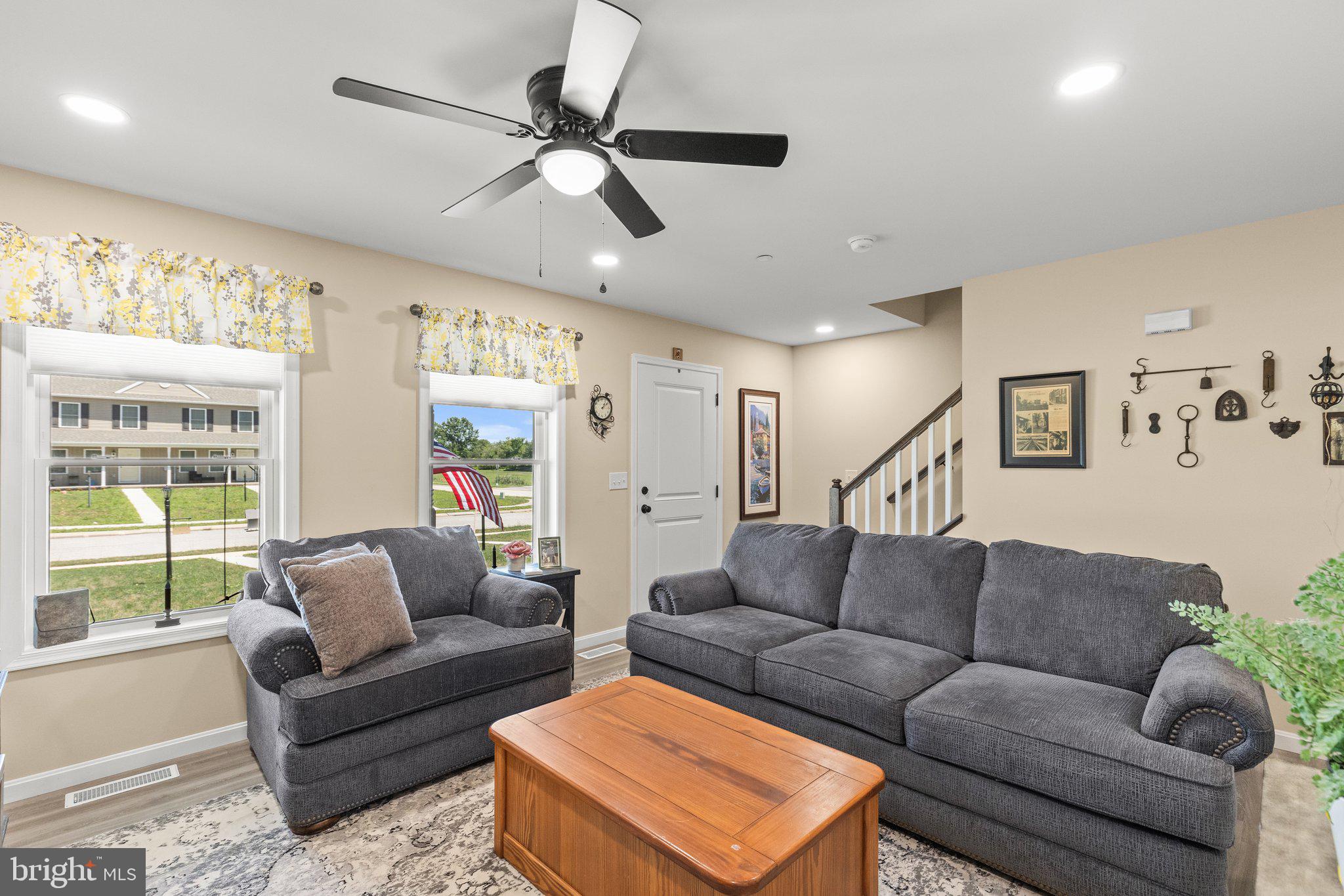 COLONIAL RIDGE - Residential
