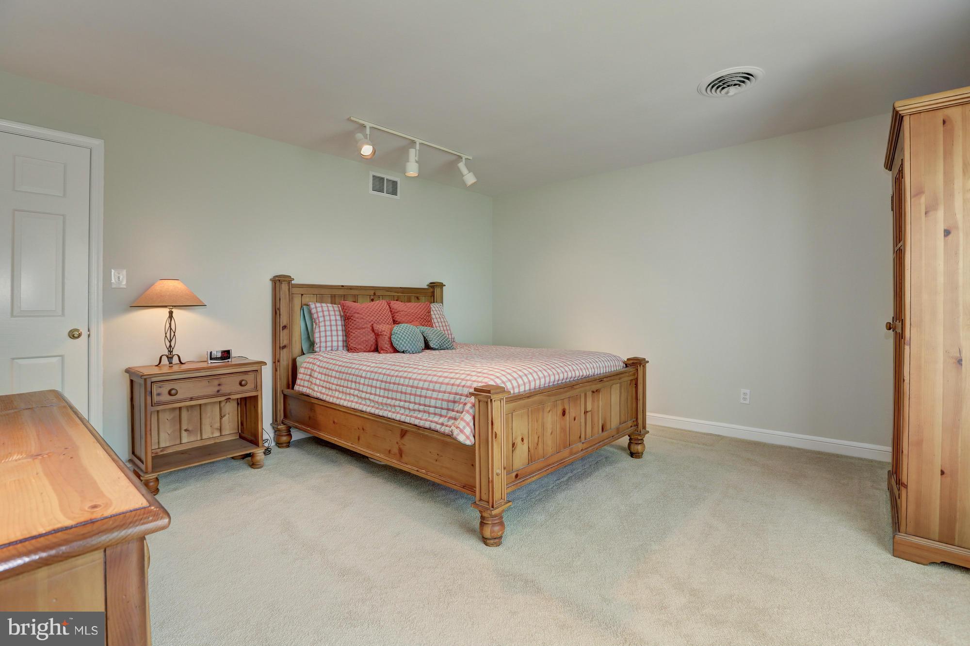 MCAULEY PARK - Residential