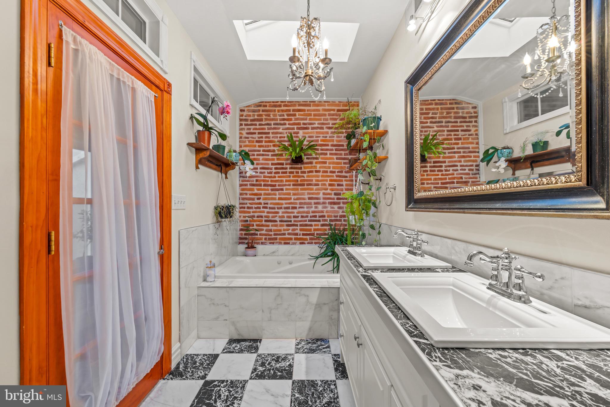 BUTCHERS HILL - Residential
