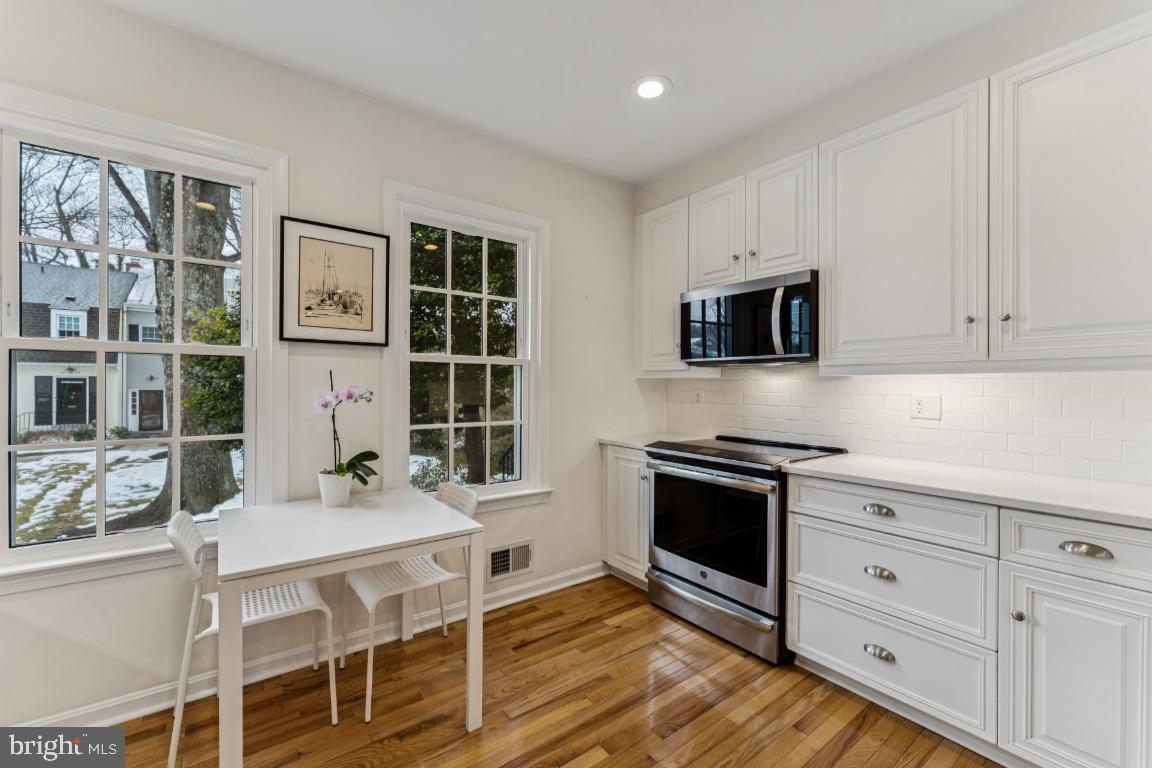 HAMLET PLACE - Residential