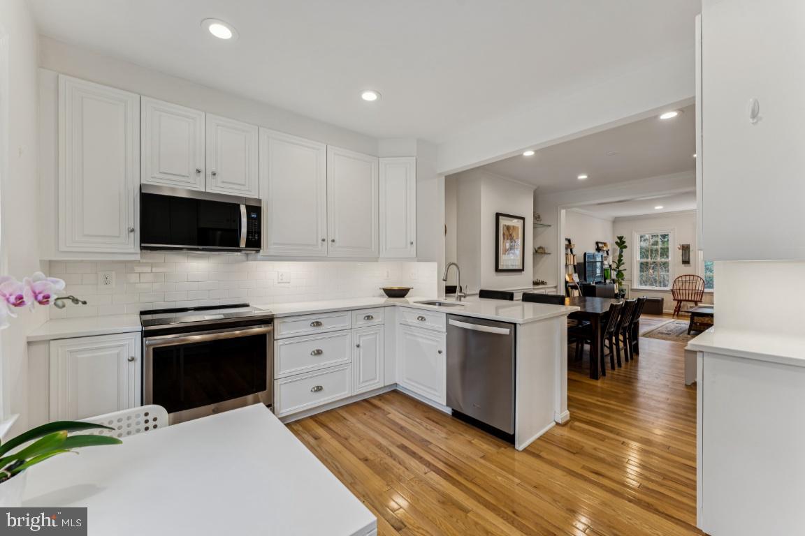 HAMLET PLACE - Residential