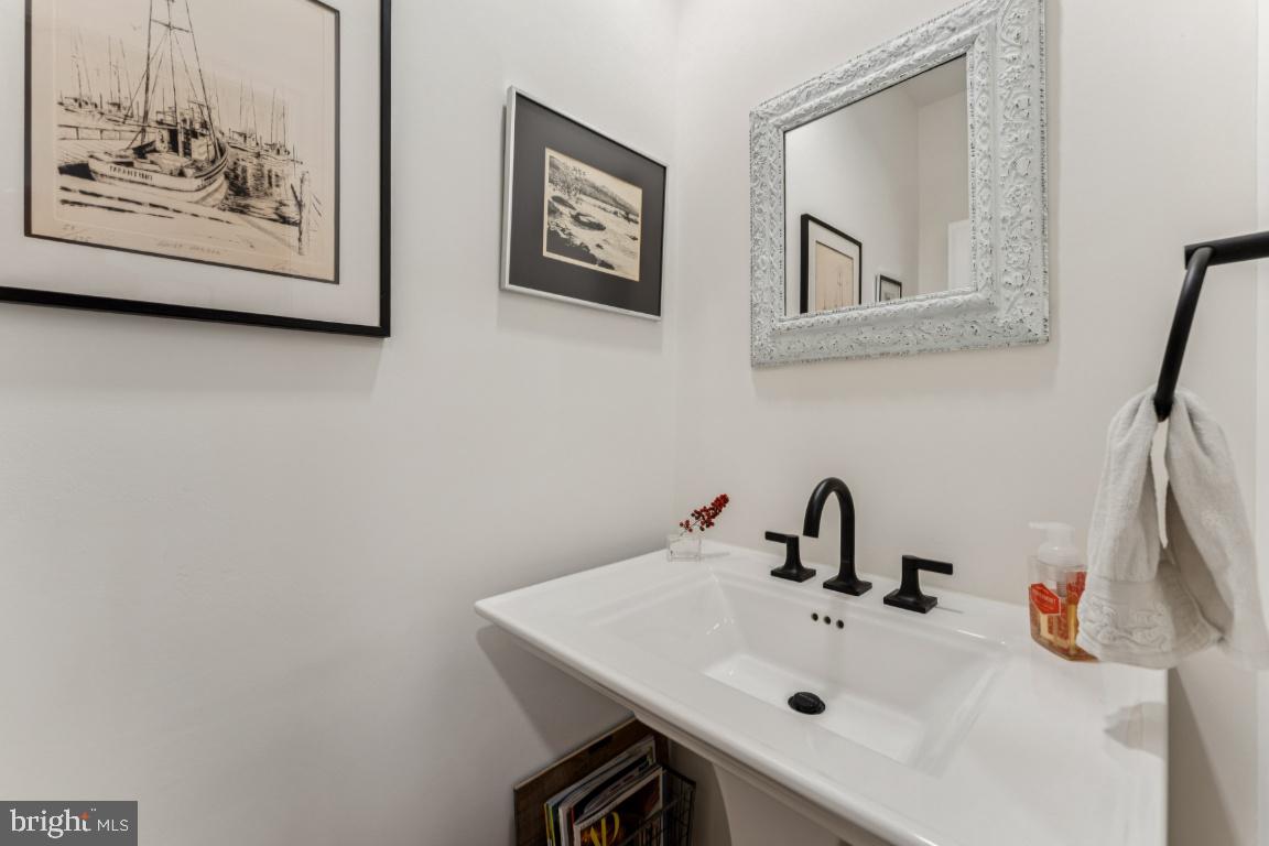 HAMLET PLACE - Residential