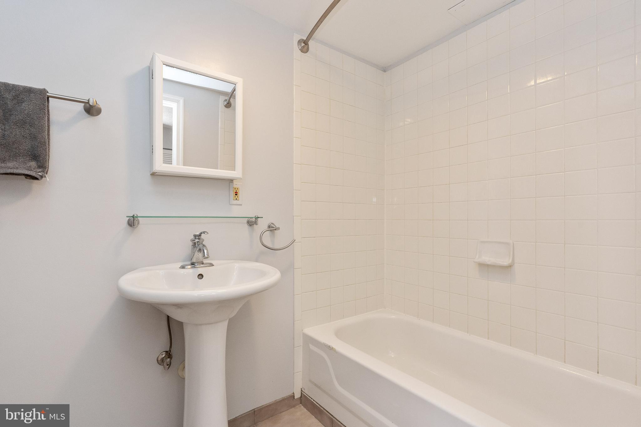 FARMBROOK - Residential Lease