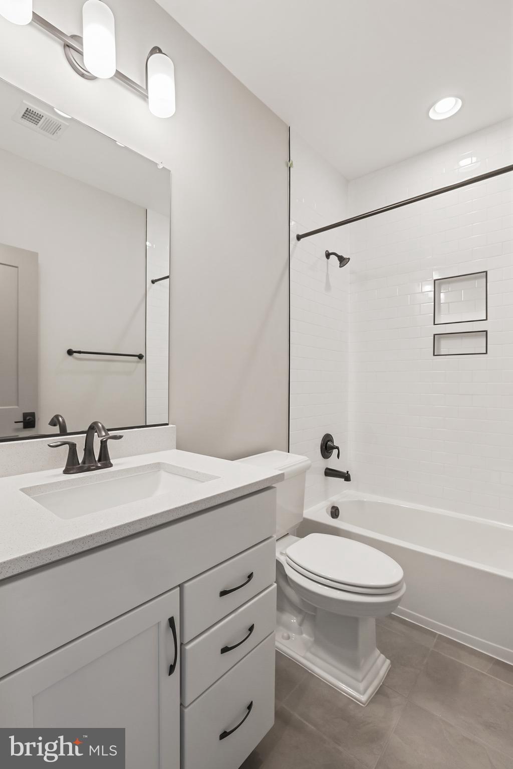 BRADDOCK WOODS - Residential
