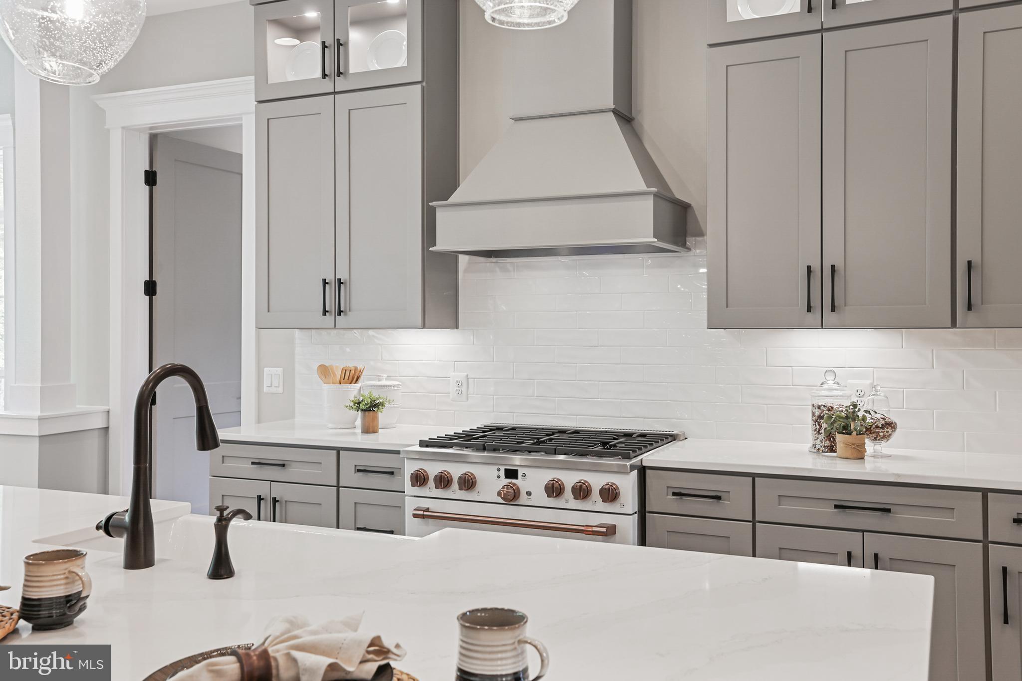 BRADDOCK WOODS - Residential
