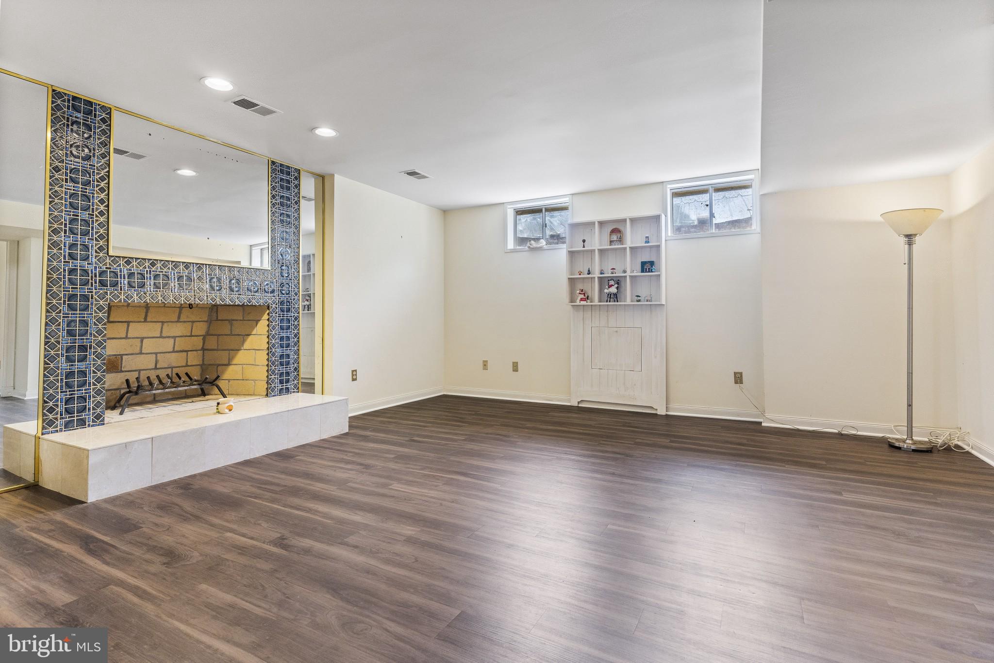 DARNESTOWN OUTSIDE - Residential