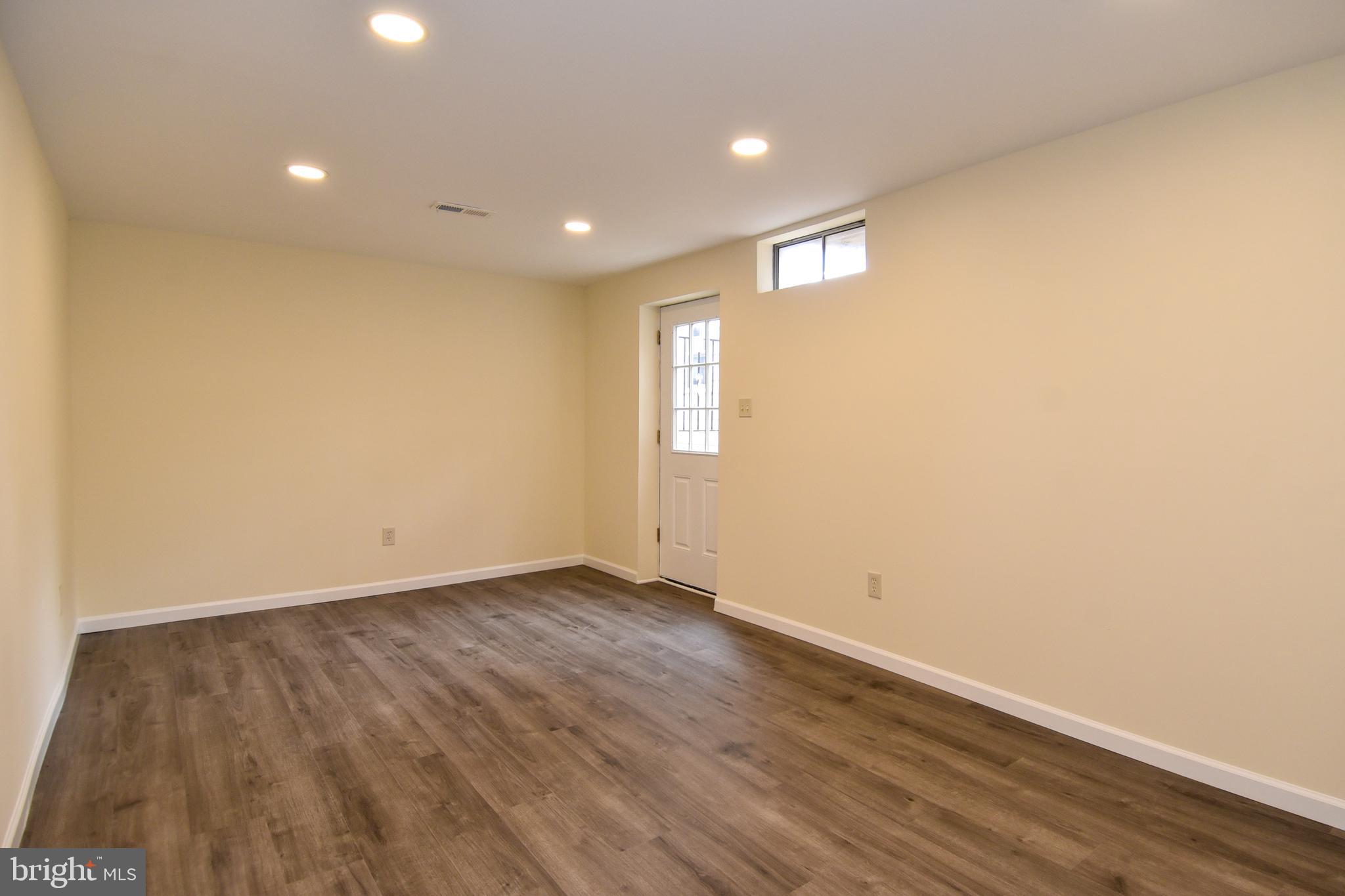 ROBIN MEADOWS - Residential Lease