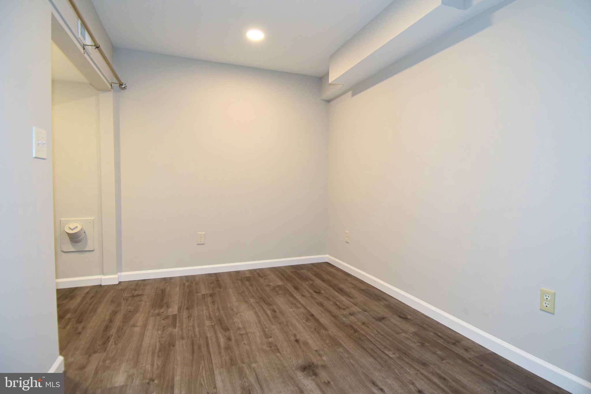ROBIN MEADOWS - Residential Lease