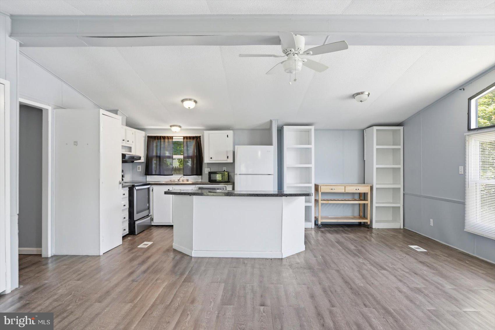 MOUNTAIN BUSH ESTATES - Residential