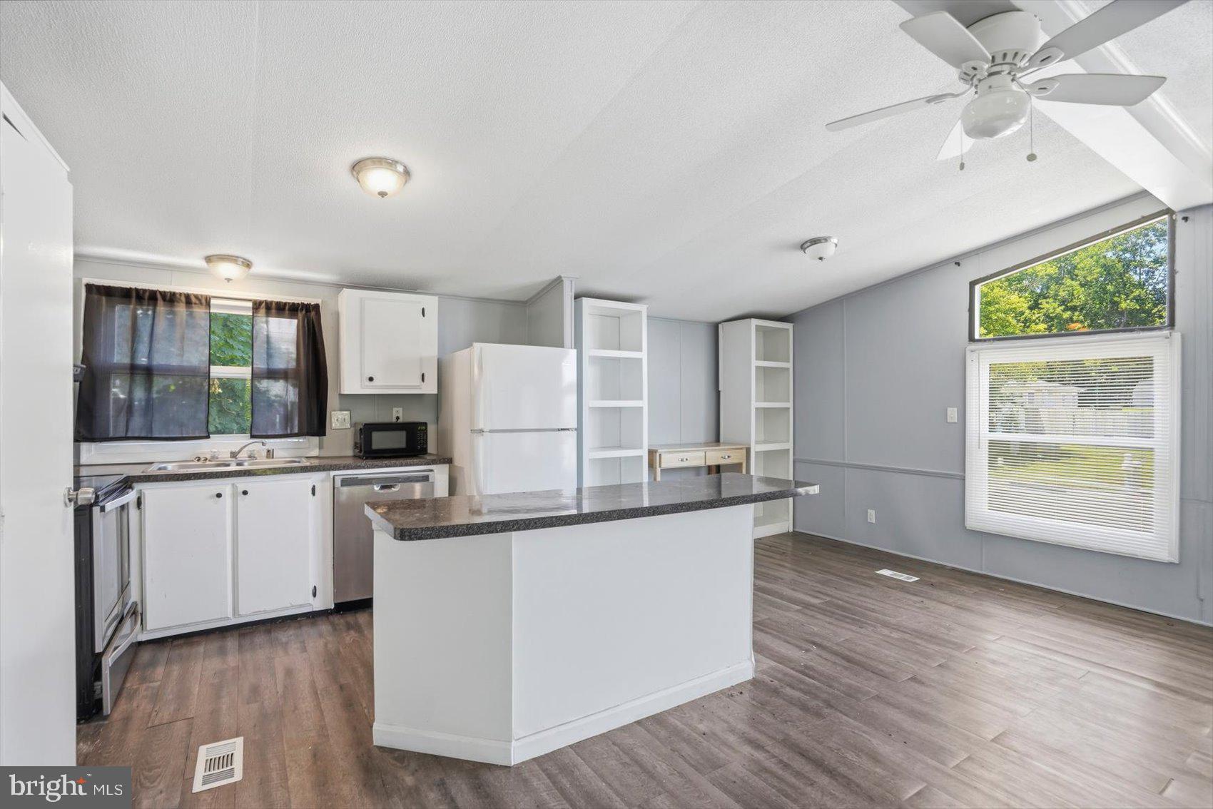 MOUNTAIN BUSH ESTATES - Residential