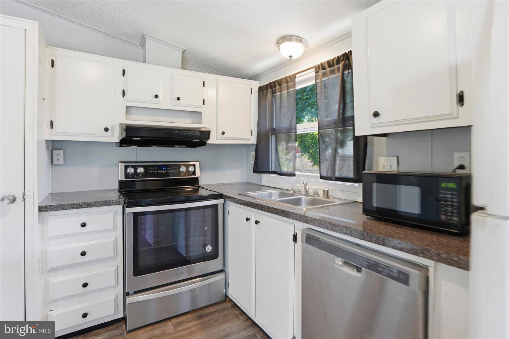 MOUNTAIN BUSH ESTATES - Residential