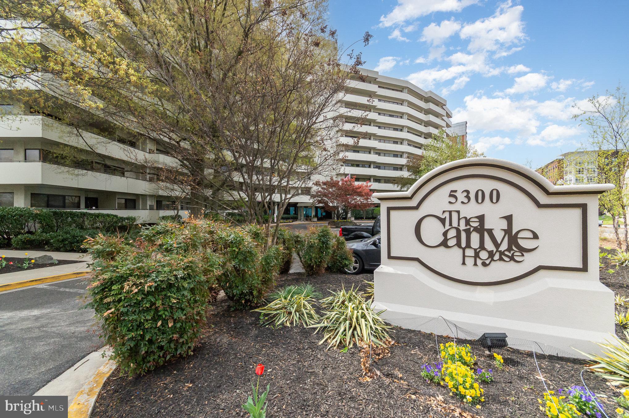 Welcome to this beautifully updated condo in the sought-after Carlyle House community! This rare terrace-level unit offers a perfect blend of indoor comfort and outdoor living, featuring a spacious walk-out terrace ideal for entertaining or relaxing. The building offers a host of amenities, including a fitness center, party room, swimming pool, tennis courts, BBQ and picnic areas, a landscaped courtyard, and a storage unit. Inside, the home showcases modern features like granite countertops, and stainless steel appliances. The large primary bedroom is filled with natural light. Enjoy the convenience of in-unit laundry, an assigned garage parking space, and additional parking options available through the building or other owners, plus plenty of visitor parking. With a relatively low condo fee and an unbeatable location—just steps to shopping and dining, and with a bus stop right in front of the building—this condo offers both value and lifestyle. Don’t miss your chance to live in one of the area’s most desirable communities!

All residents are enrolled in the Resident Benefits Package which includes HVAC air filter delivery, on-demand pest control, vetted licensed and insured vendors, and much more! More details upon application.