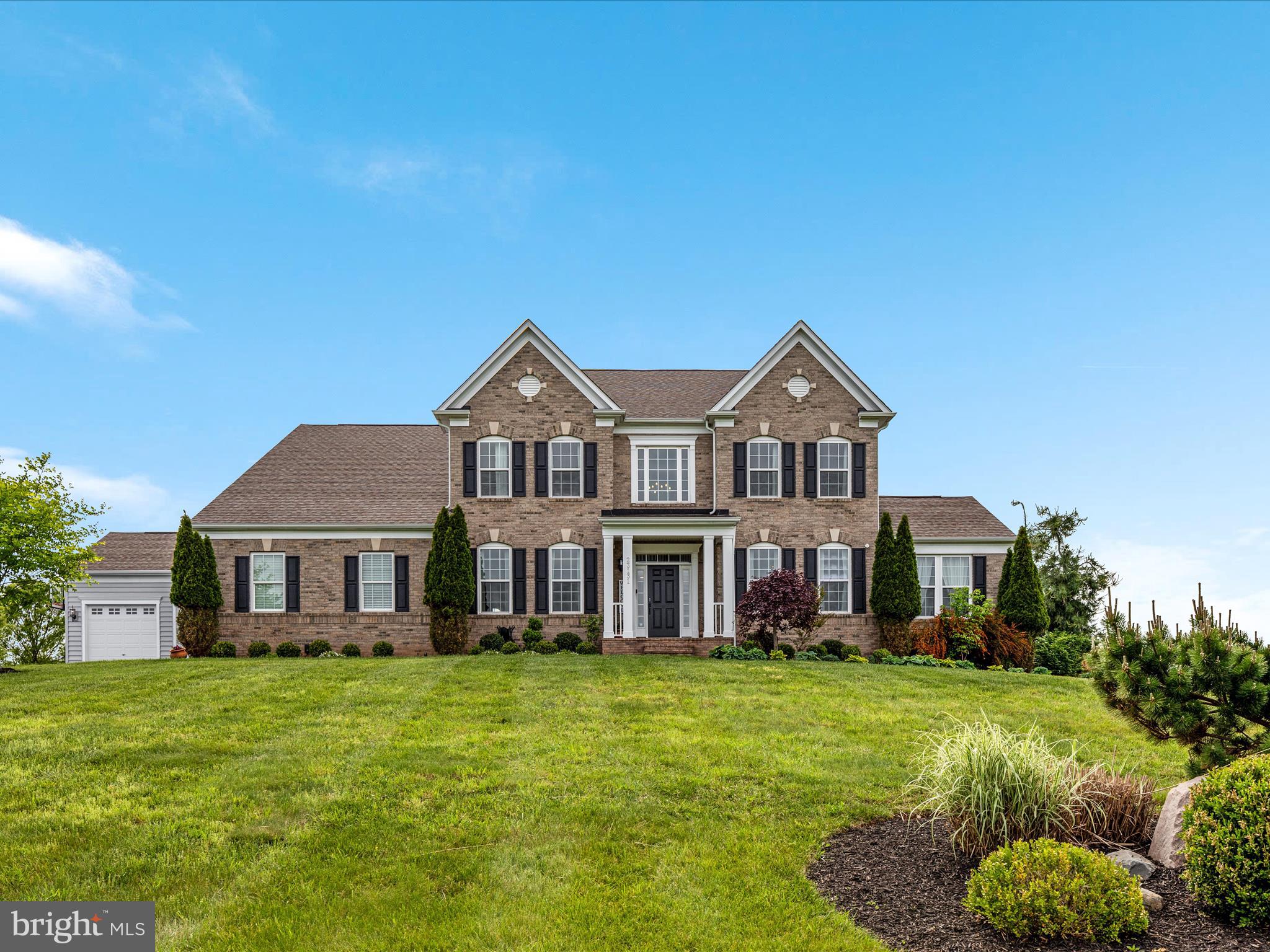 HUNTLEIGH AT CREIGHTON FARMS - Residential