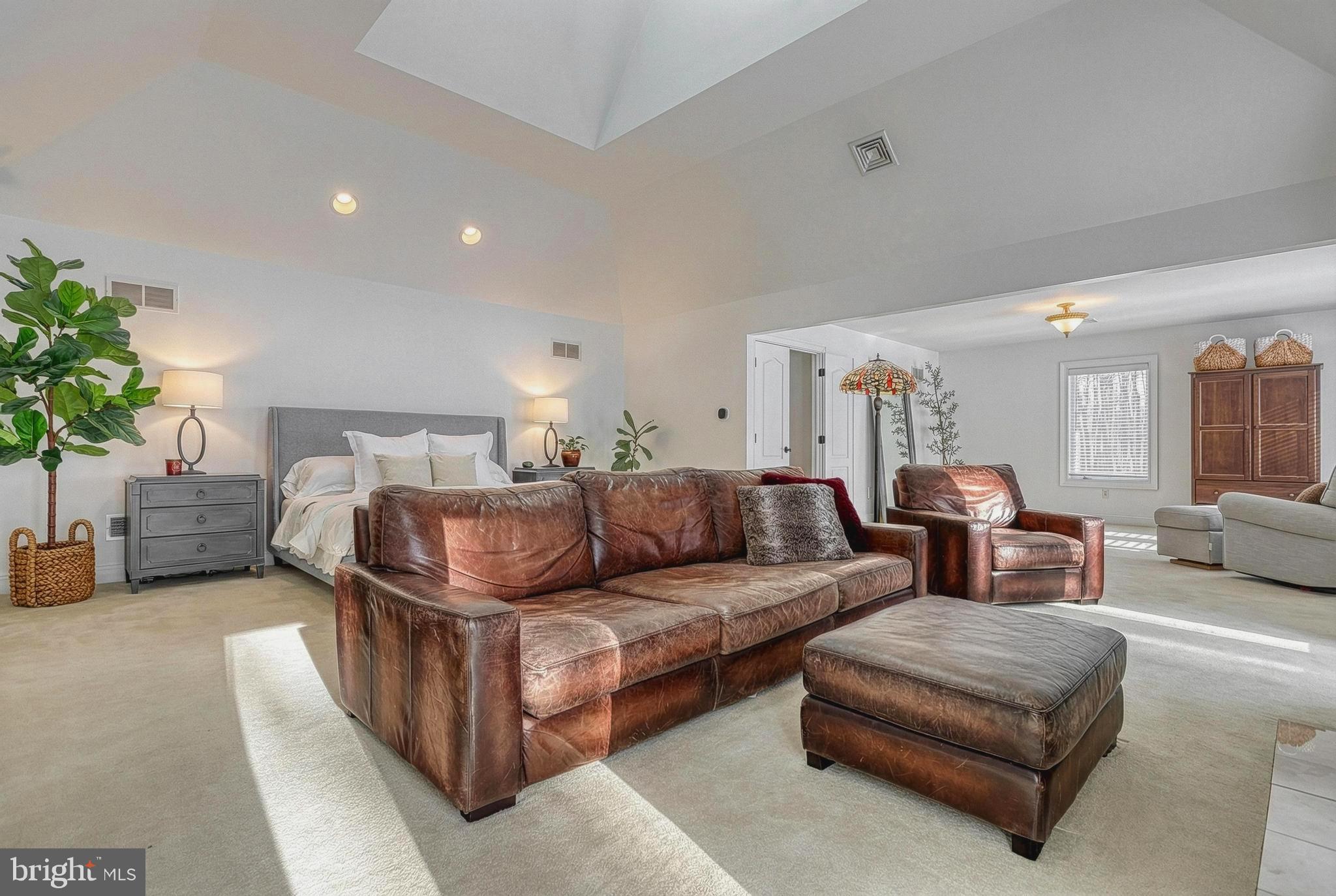 THE OAKS - Residential