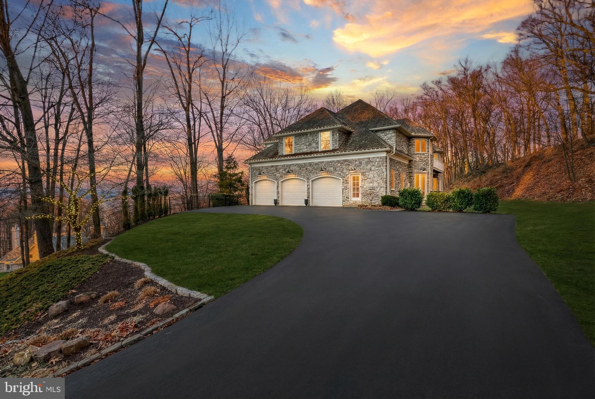 THE OAKS - Residential