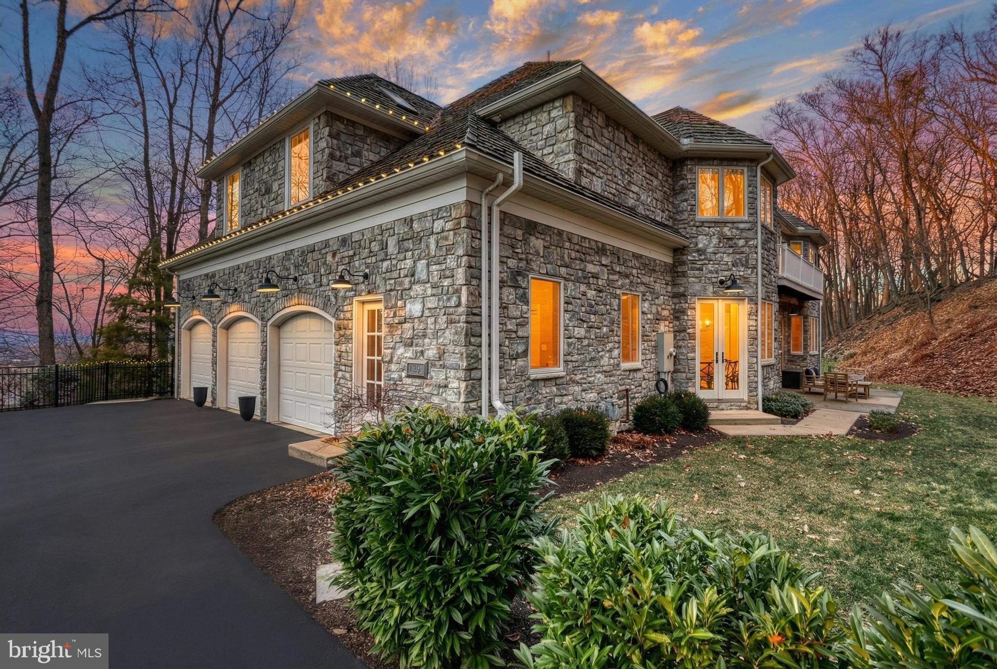 THE OAKS - Residential