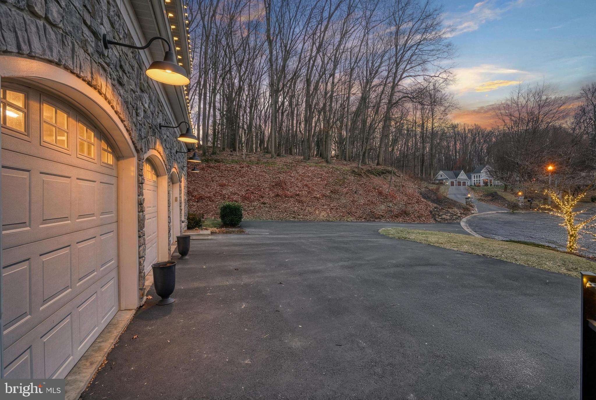 THE OAKS - Residential