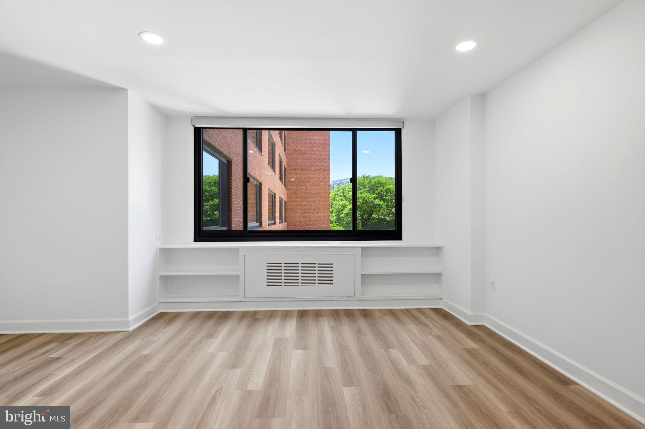 RIVER PLACE SOUTH - Residential