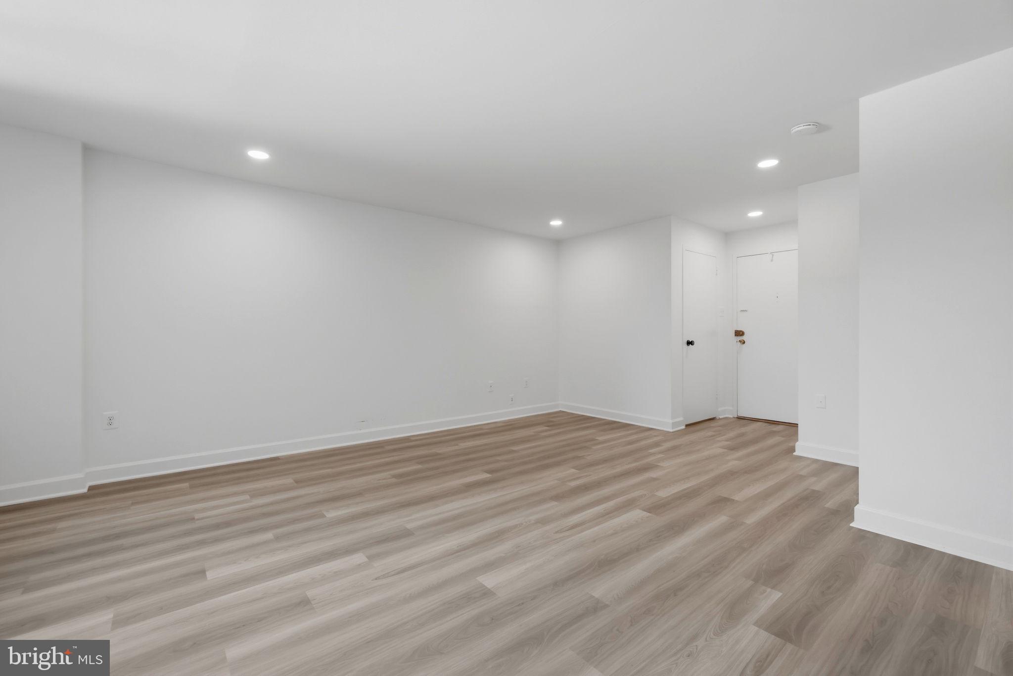 RIVER PLACE SOUTH - Residential