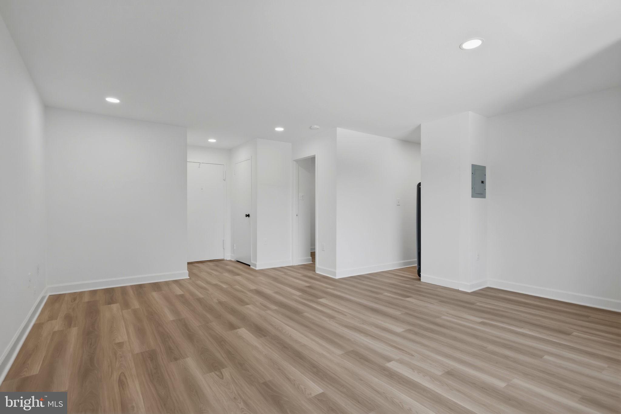 RIVER PLACE SOUTH - Residential