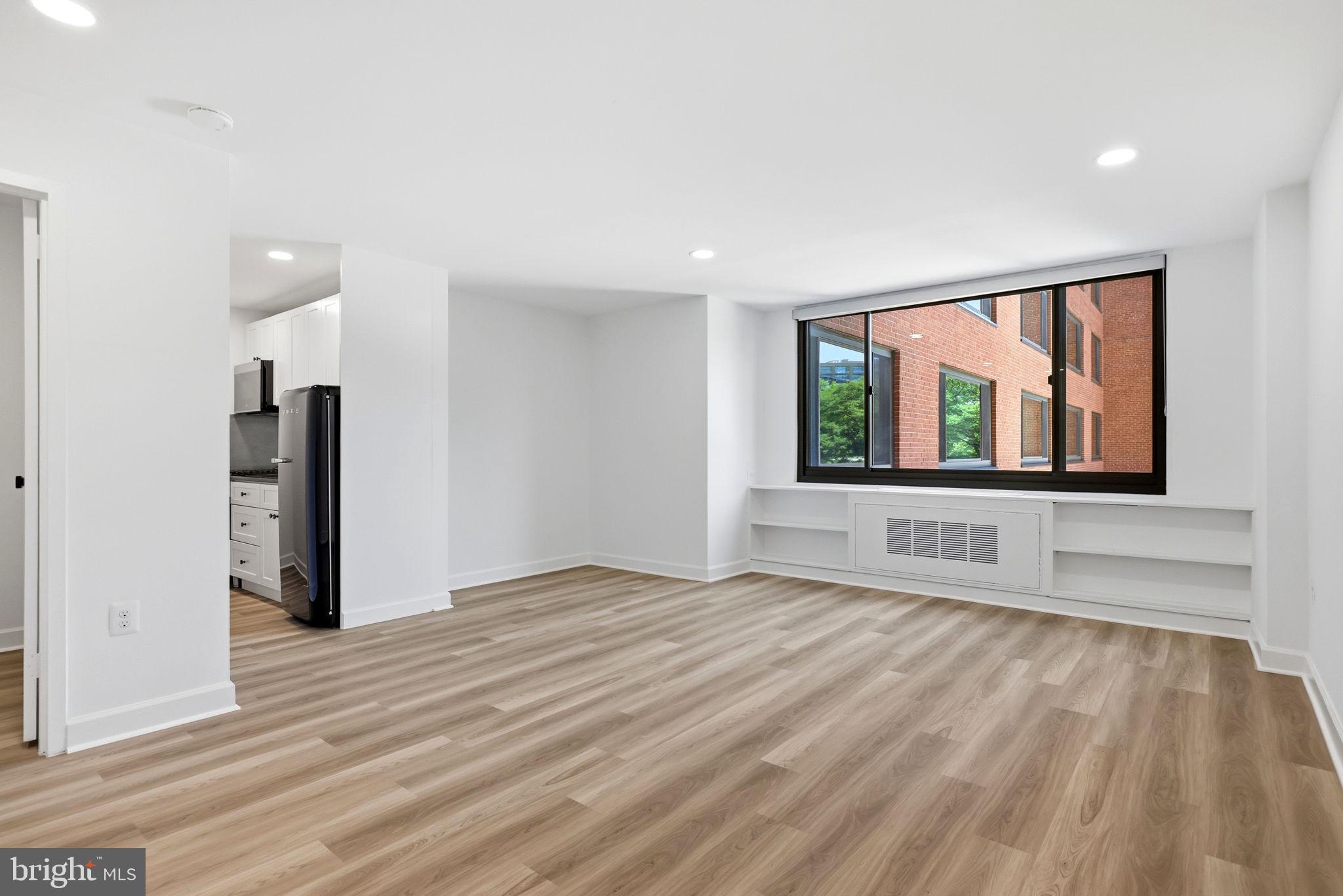 RIVER PLACE SOUTH - Residential