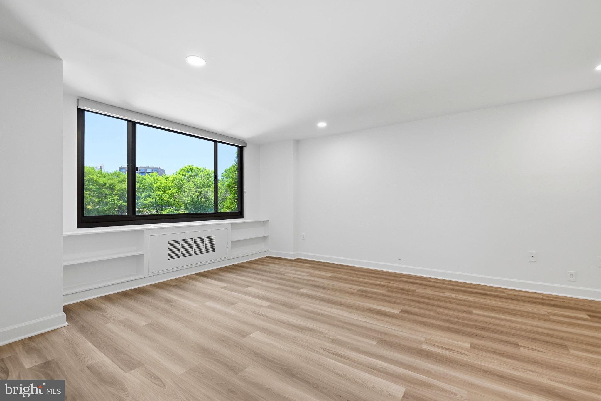 RIVER PLACE SOUTH - Residential