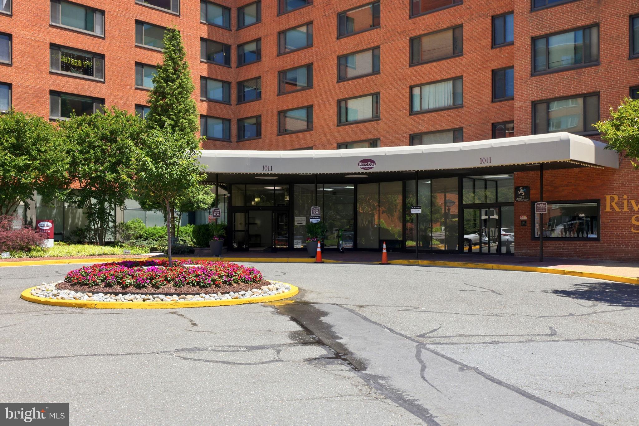 RIVER PLACE SOUTH - Residential