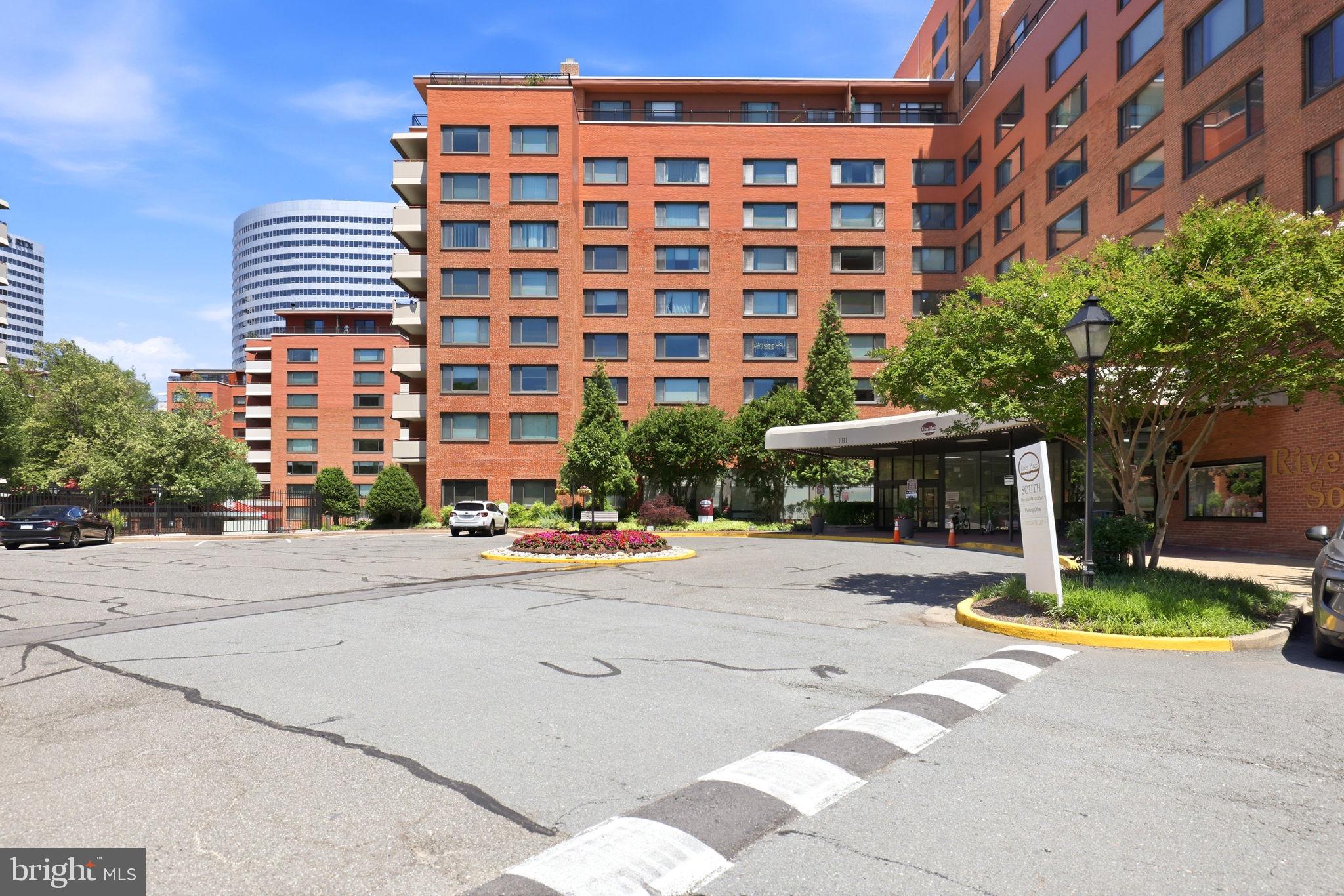 RIVER PLACE SOUTH - Residential