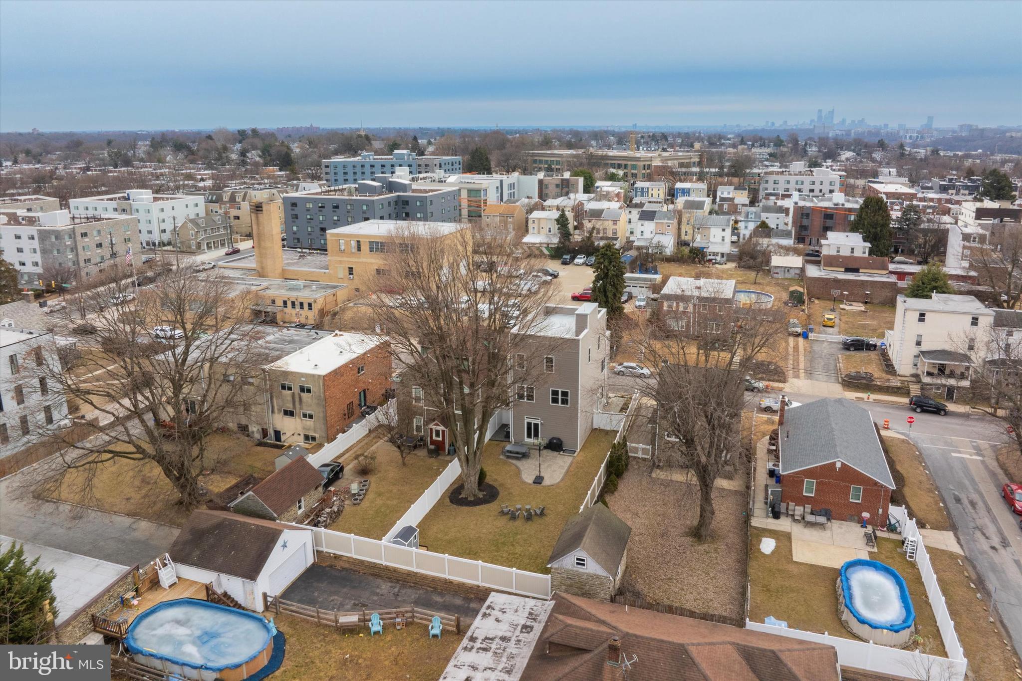 ROXBOROUGH - Residential