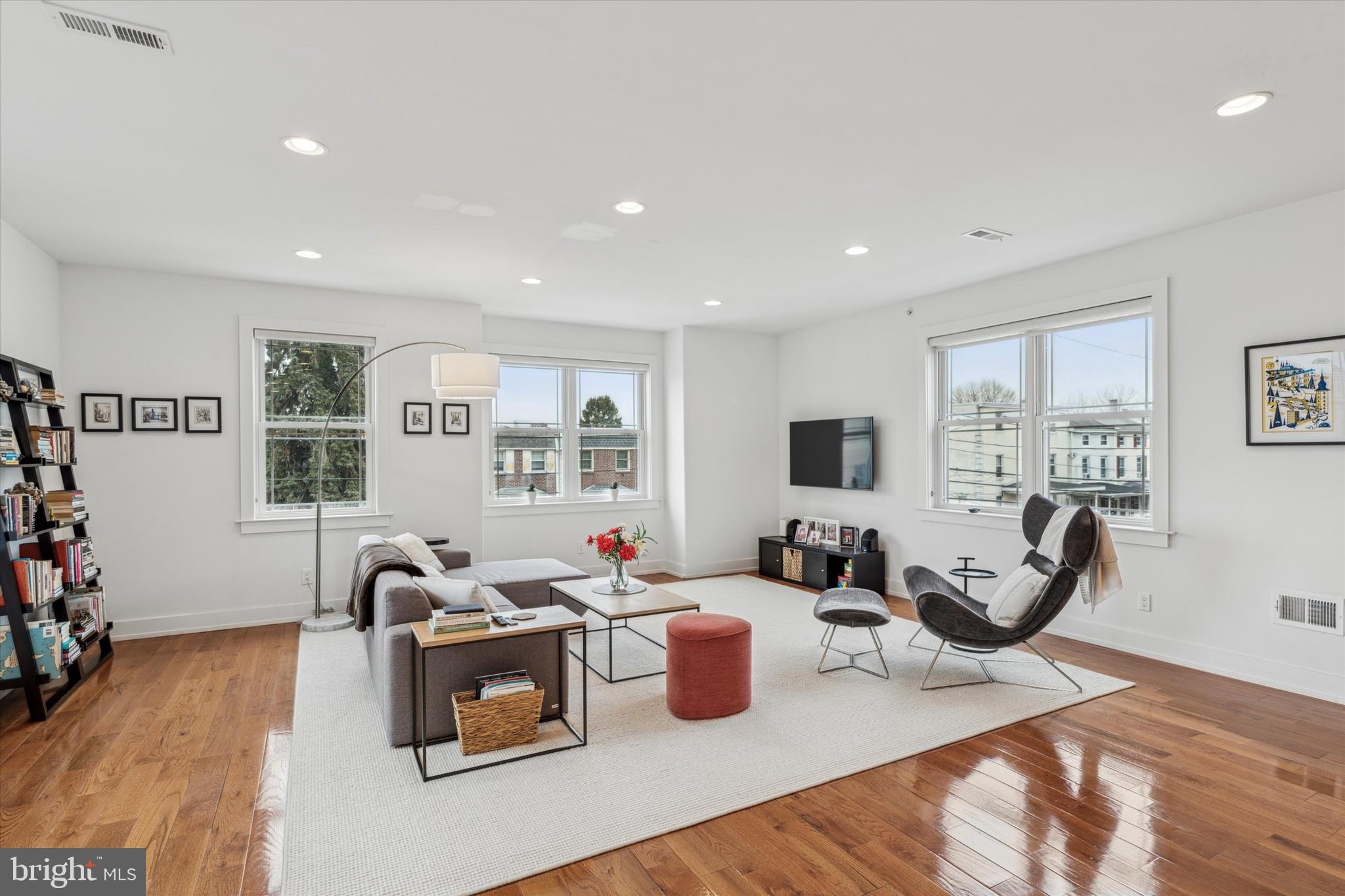 ROXBOROUGH - Residential