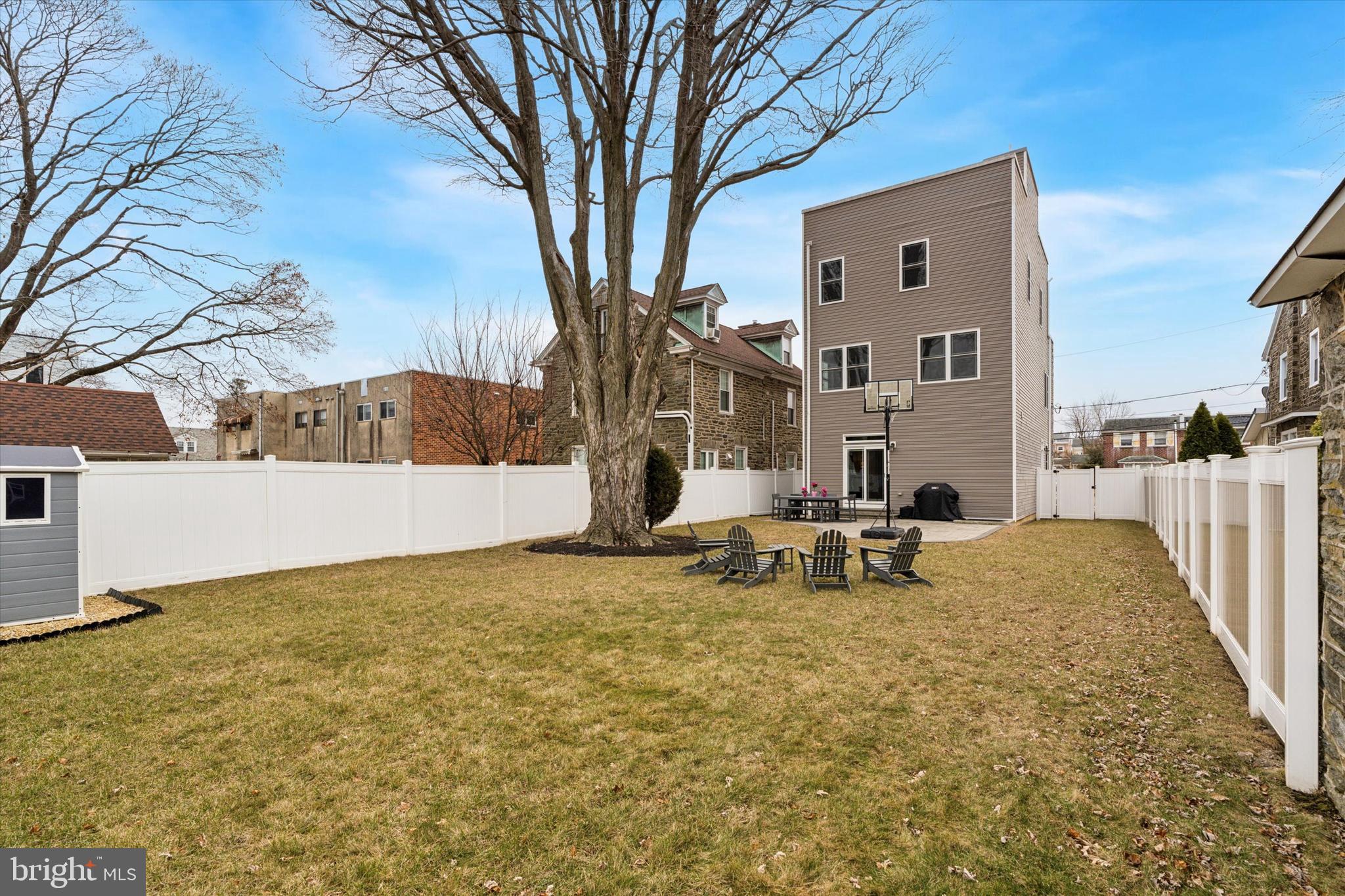 ROXBOROUGH - Residential