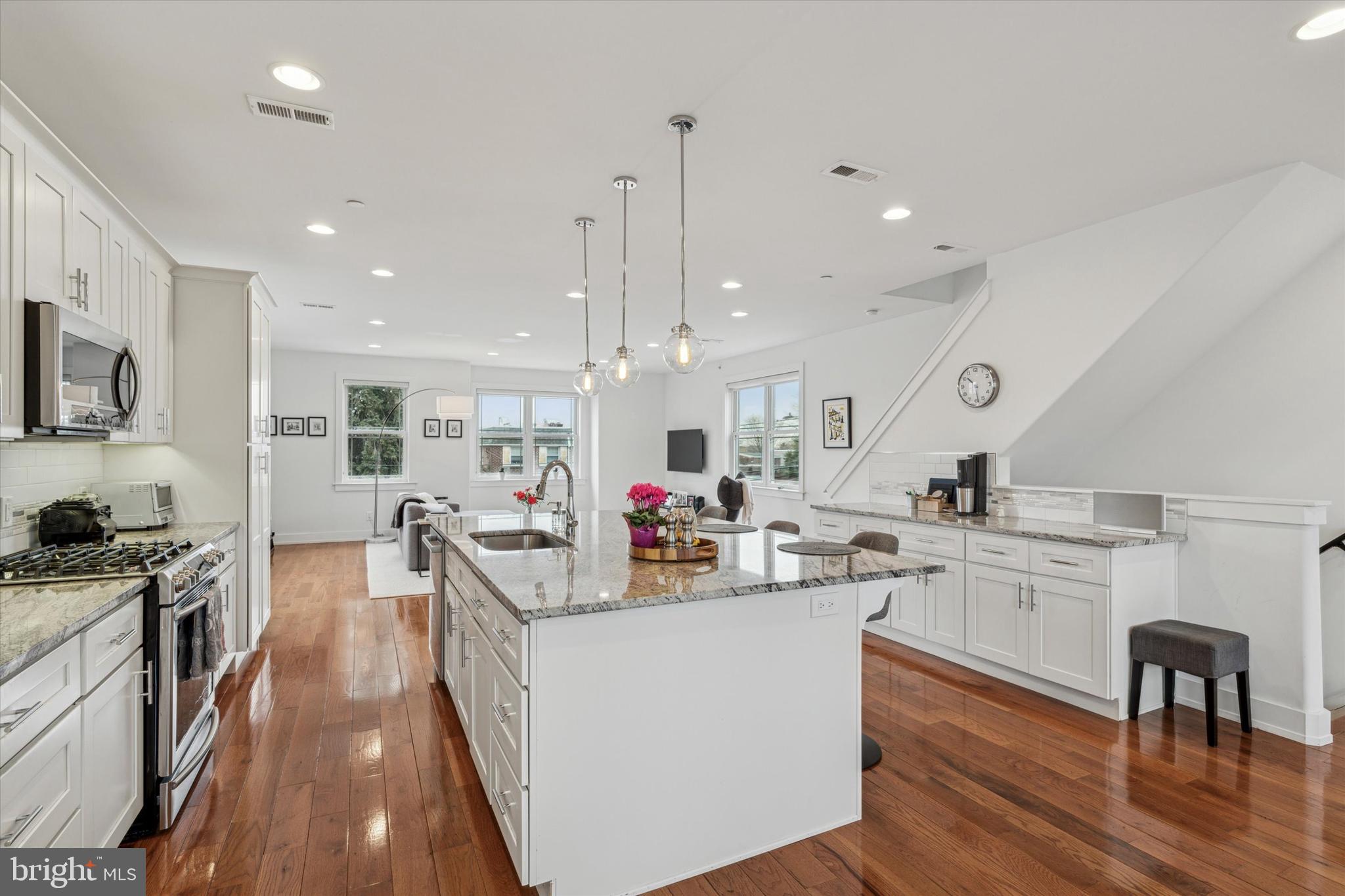ROXBOROUGH - Residential