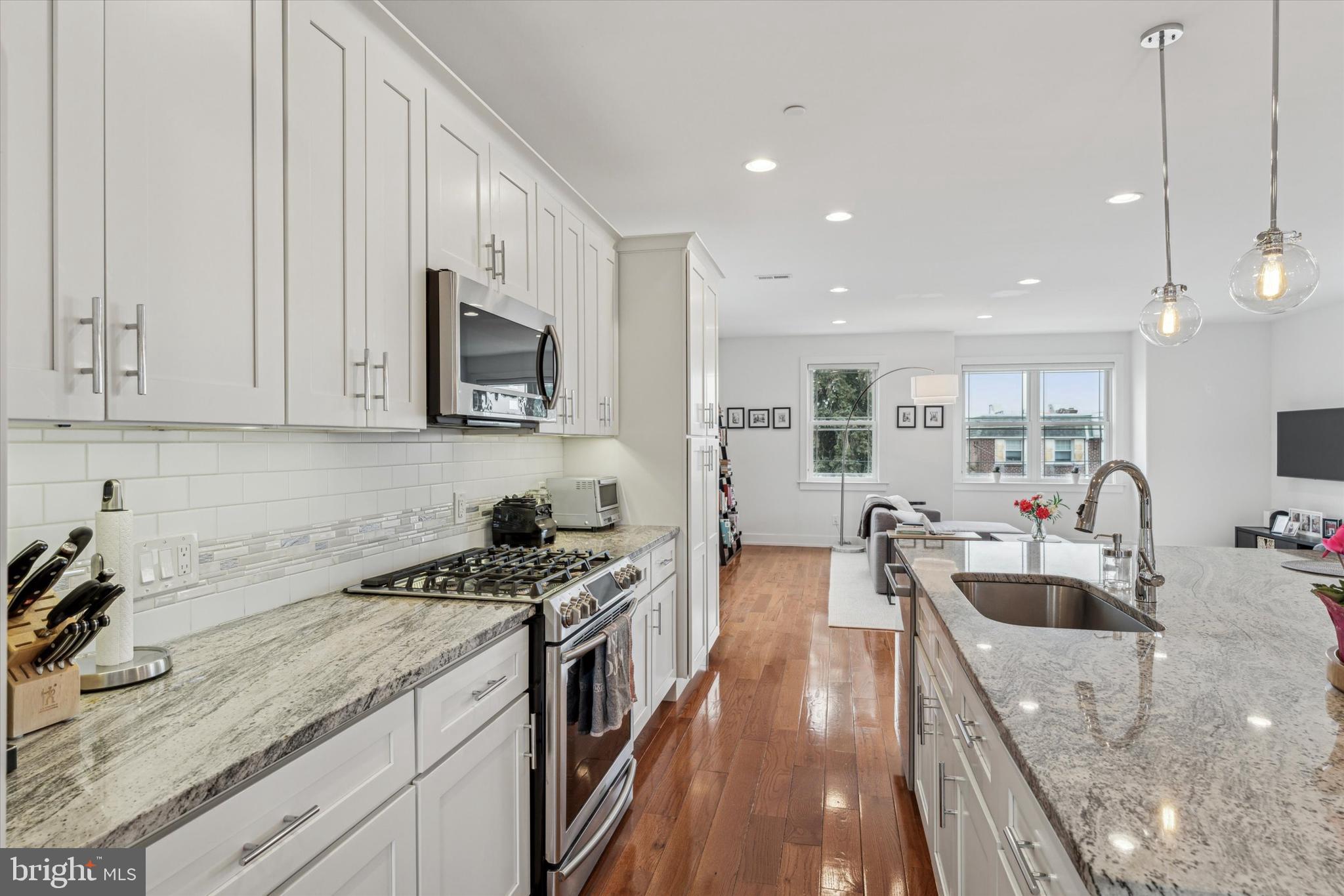 ROXBOROUGH - Residential