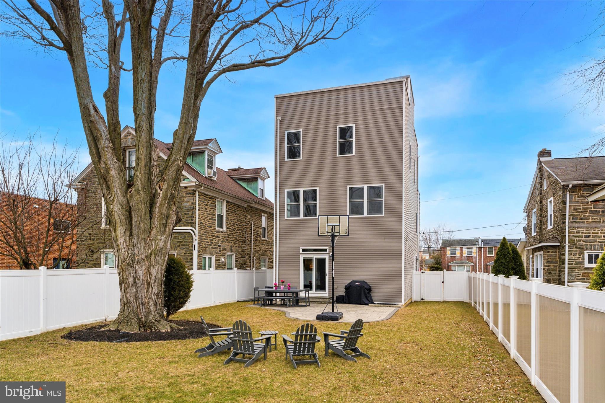 ROXBOROUGH - Residential