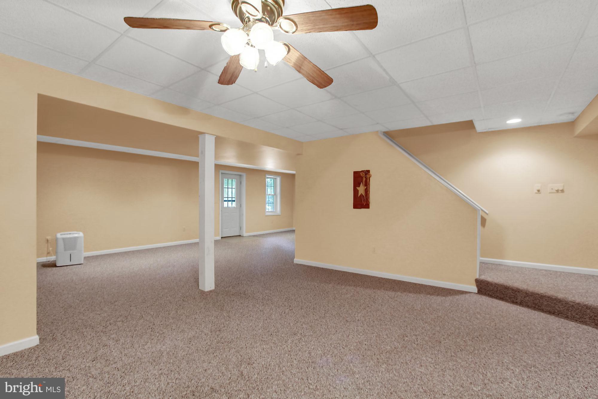 ROYAL MANOR - Residential