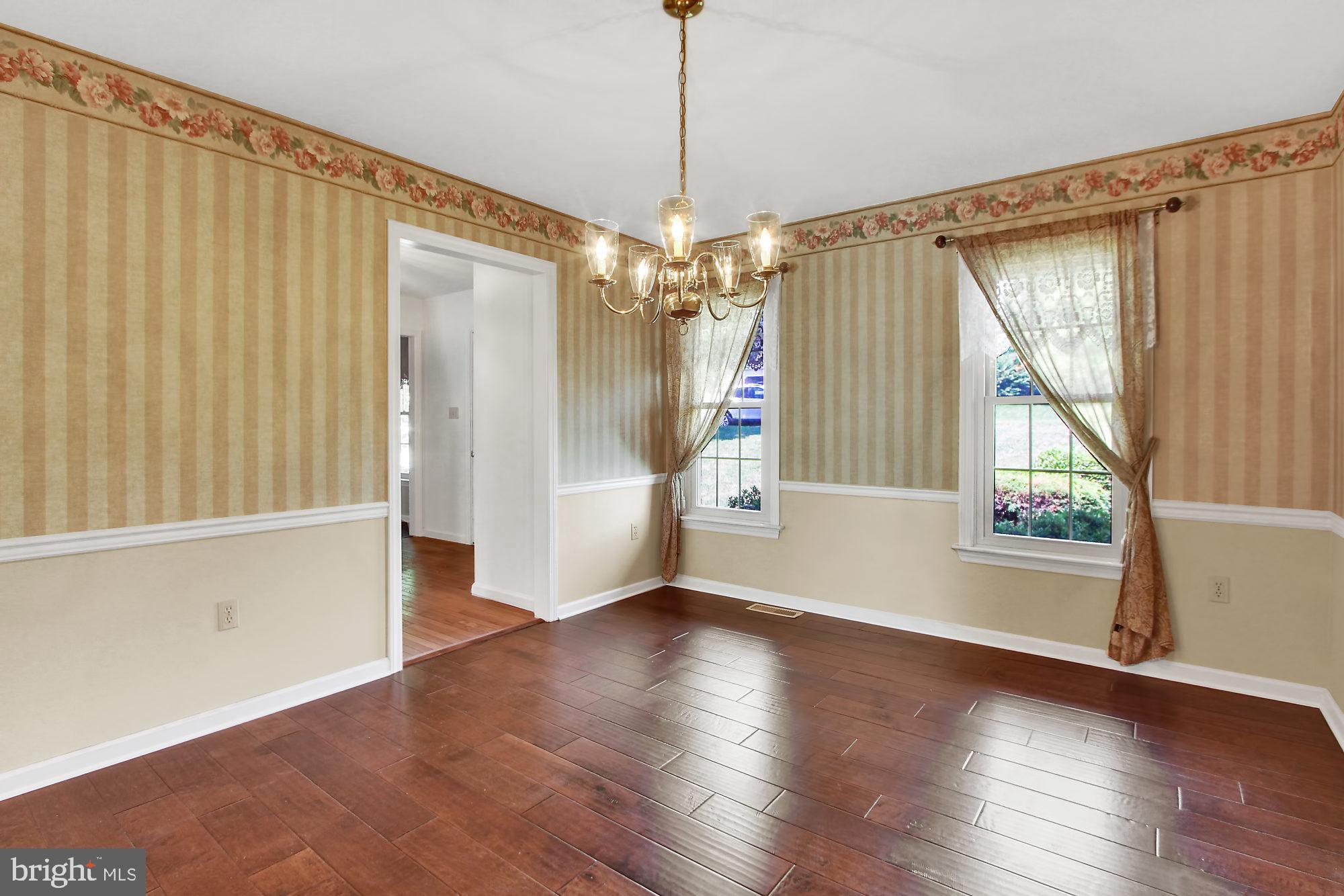 ROYAL MANOR - Residential