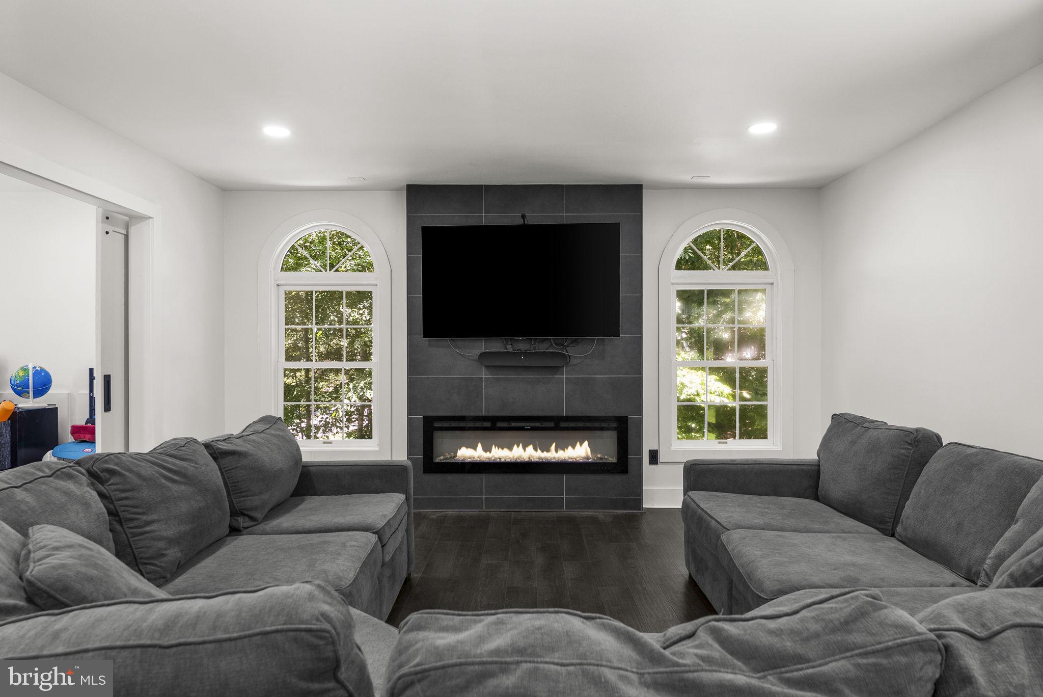 FOX DEN ESTATES - Residential