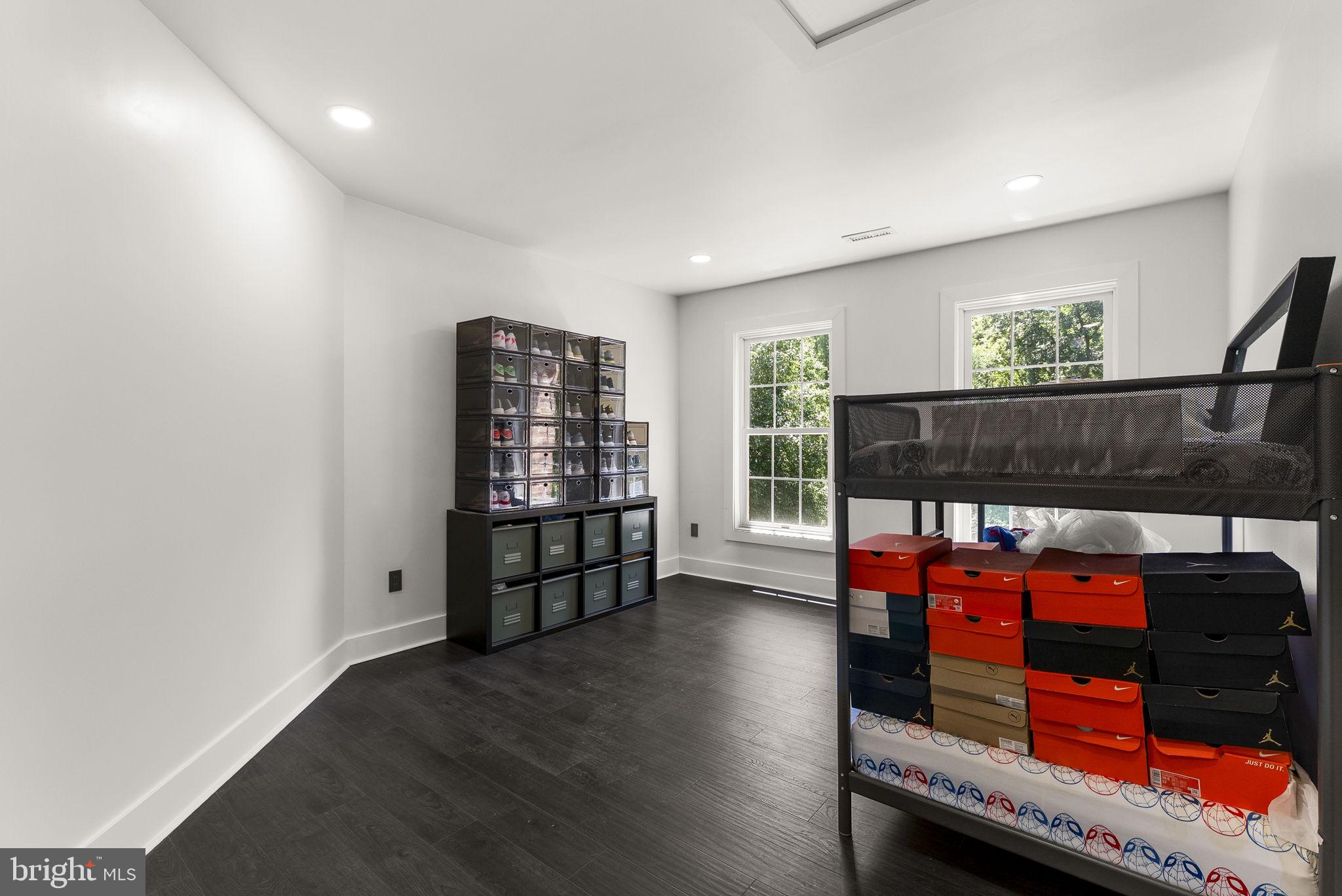 FOX DEN ESTATES - Residential