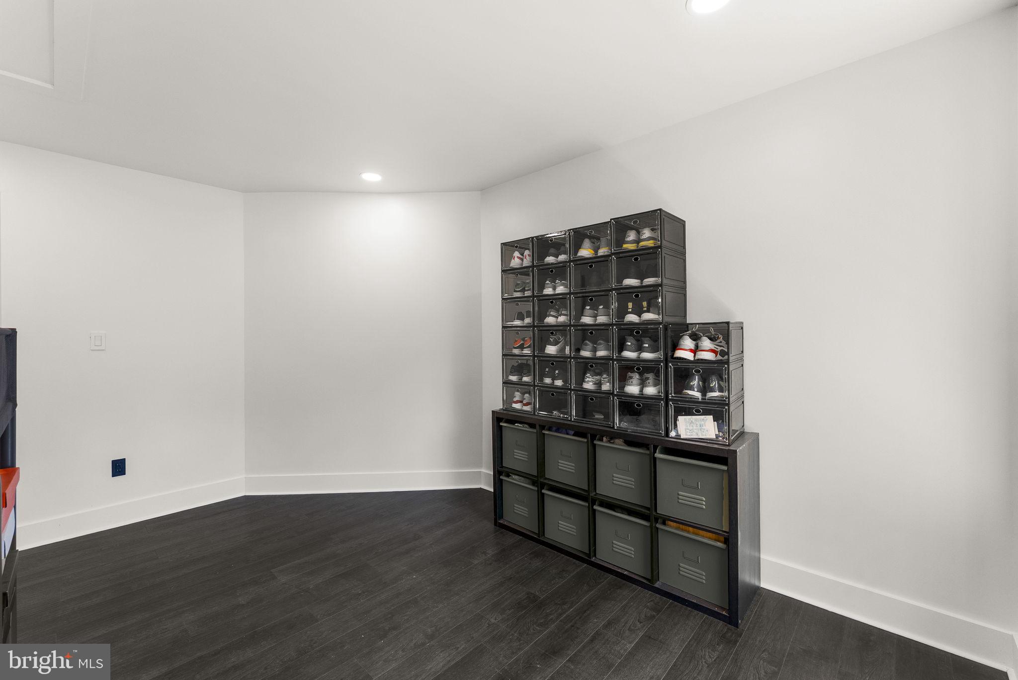 FOX DEN ESTATES - Residential