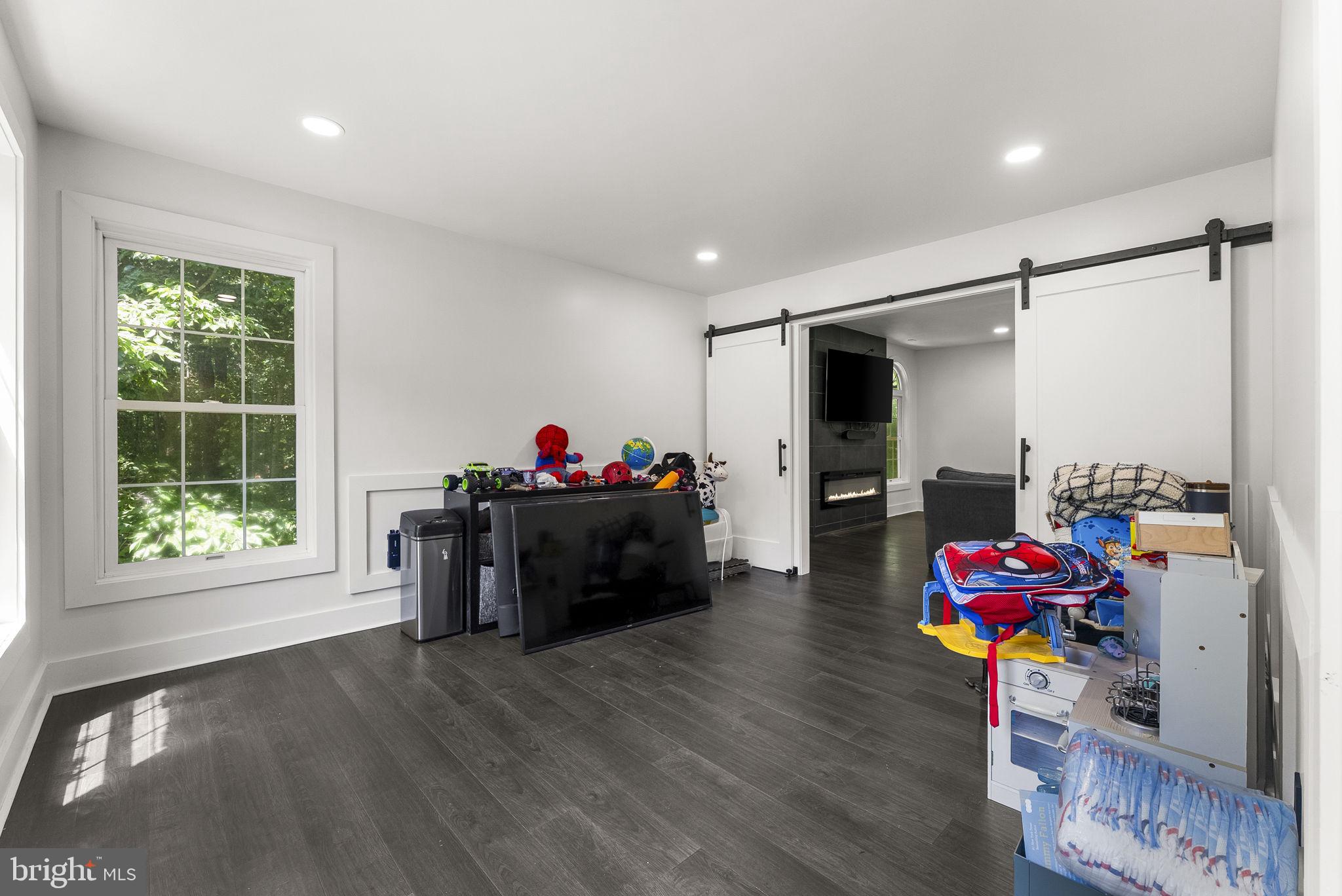 FOX DEN ESTATES - Residential