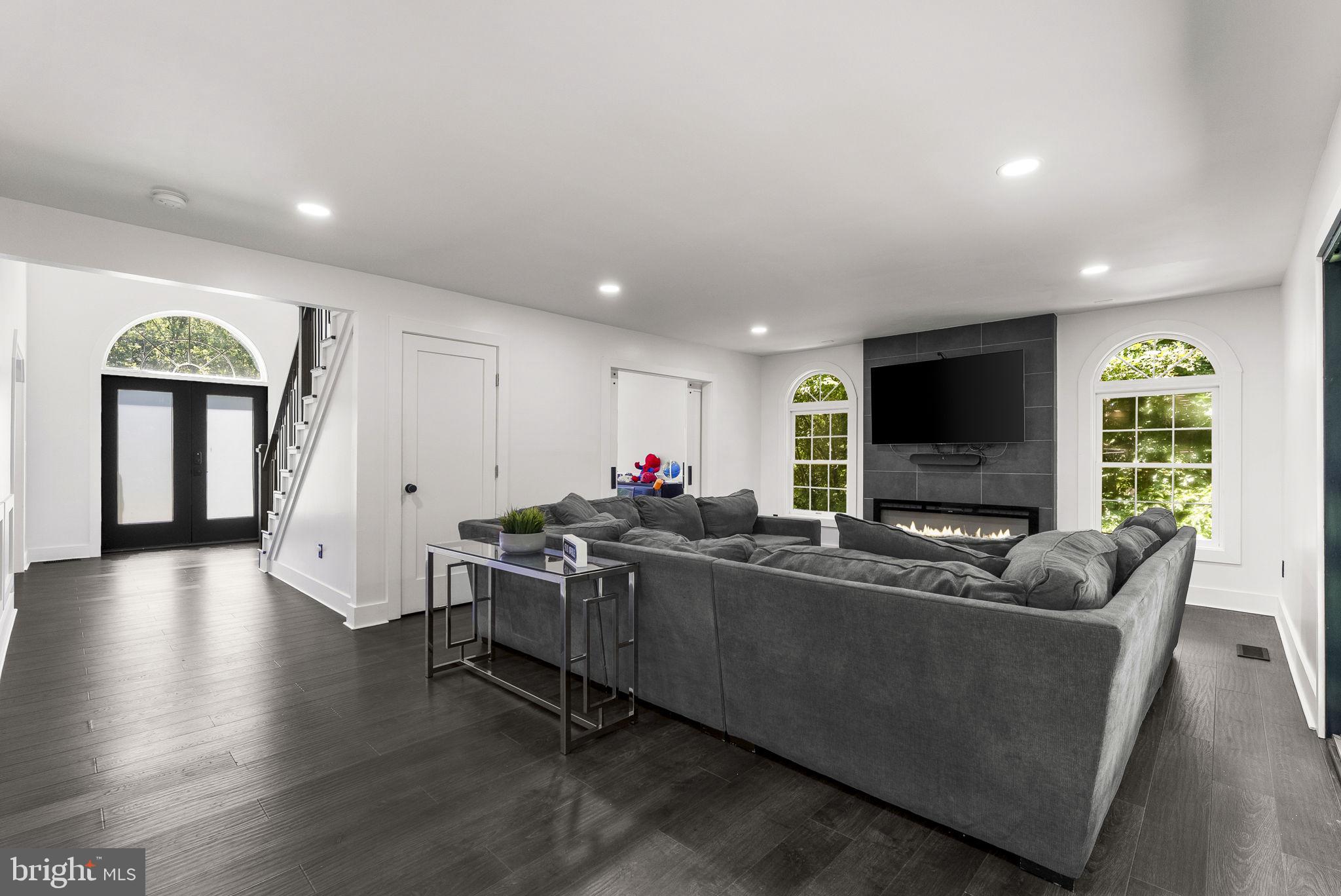 FOX DEN ESTATES - Residential