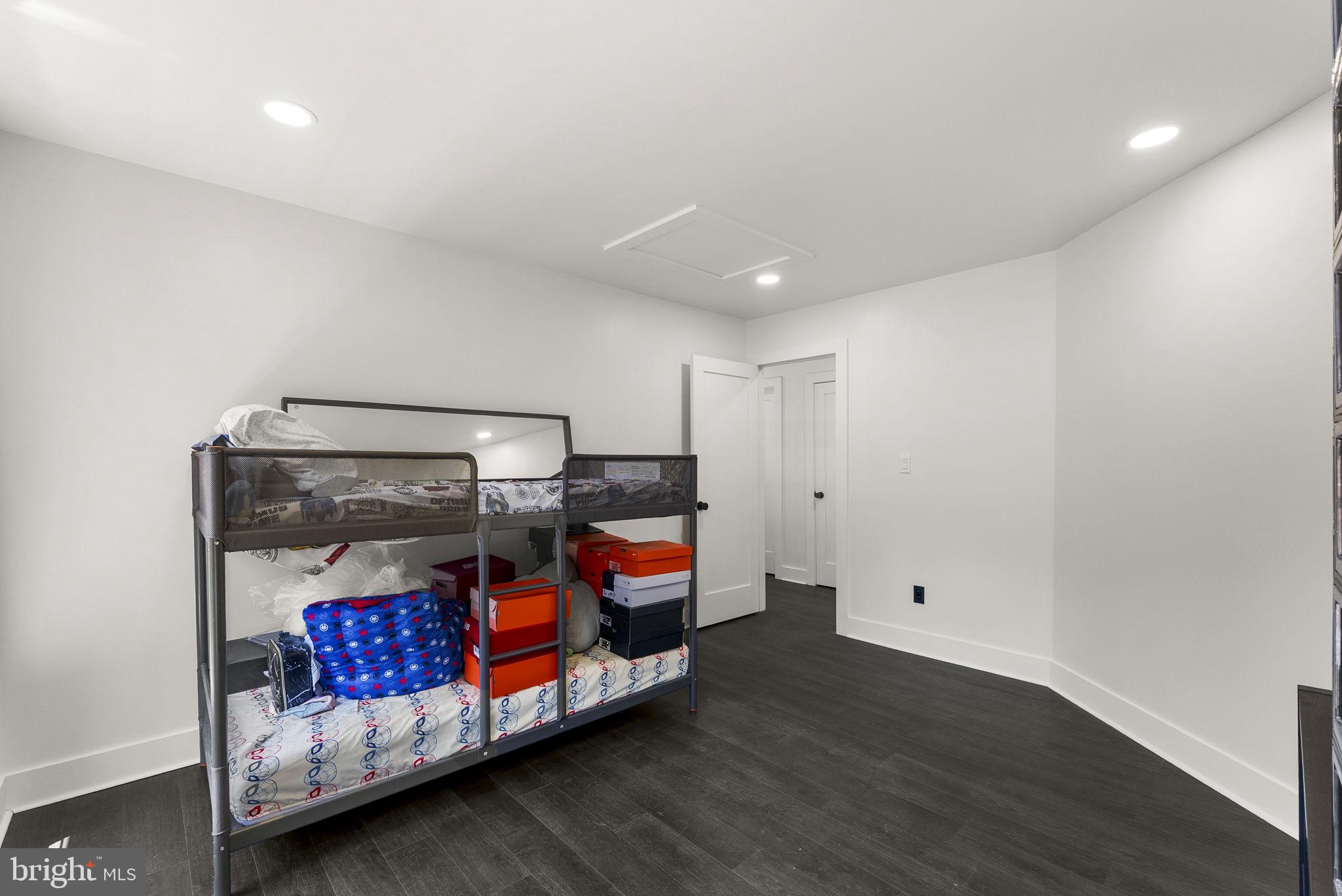 FOX DEN ESTATES - Residential