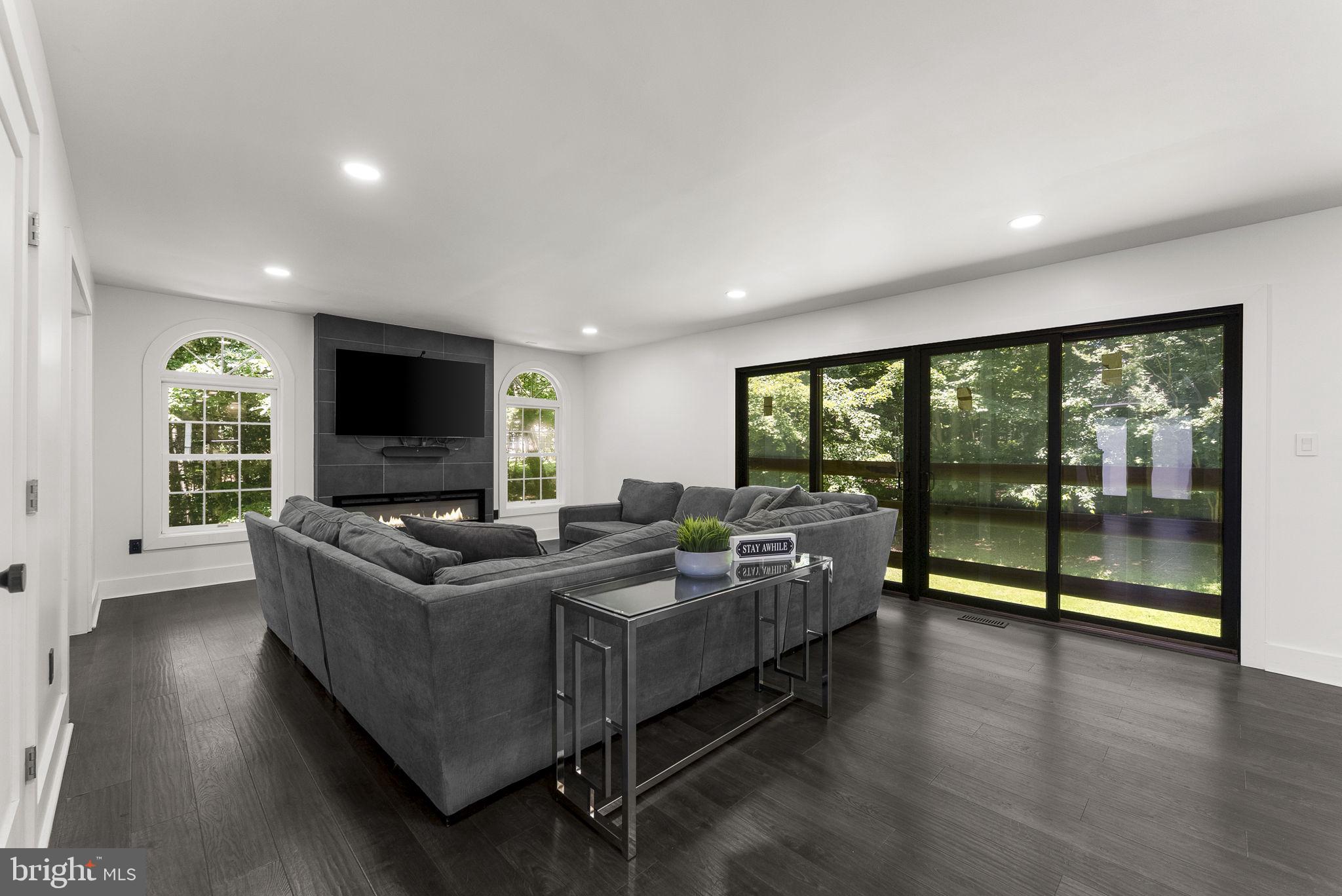 FOX DEN ESTATES - Residential