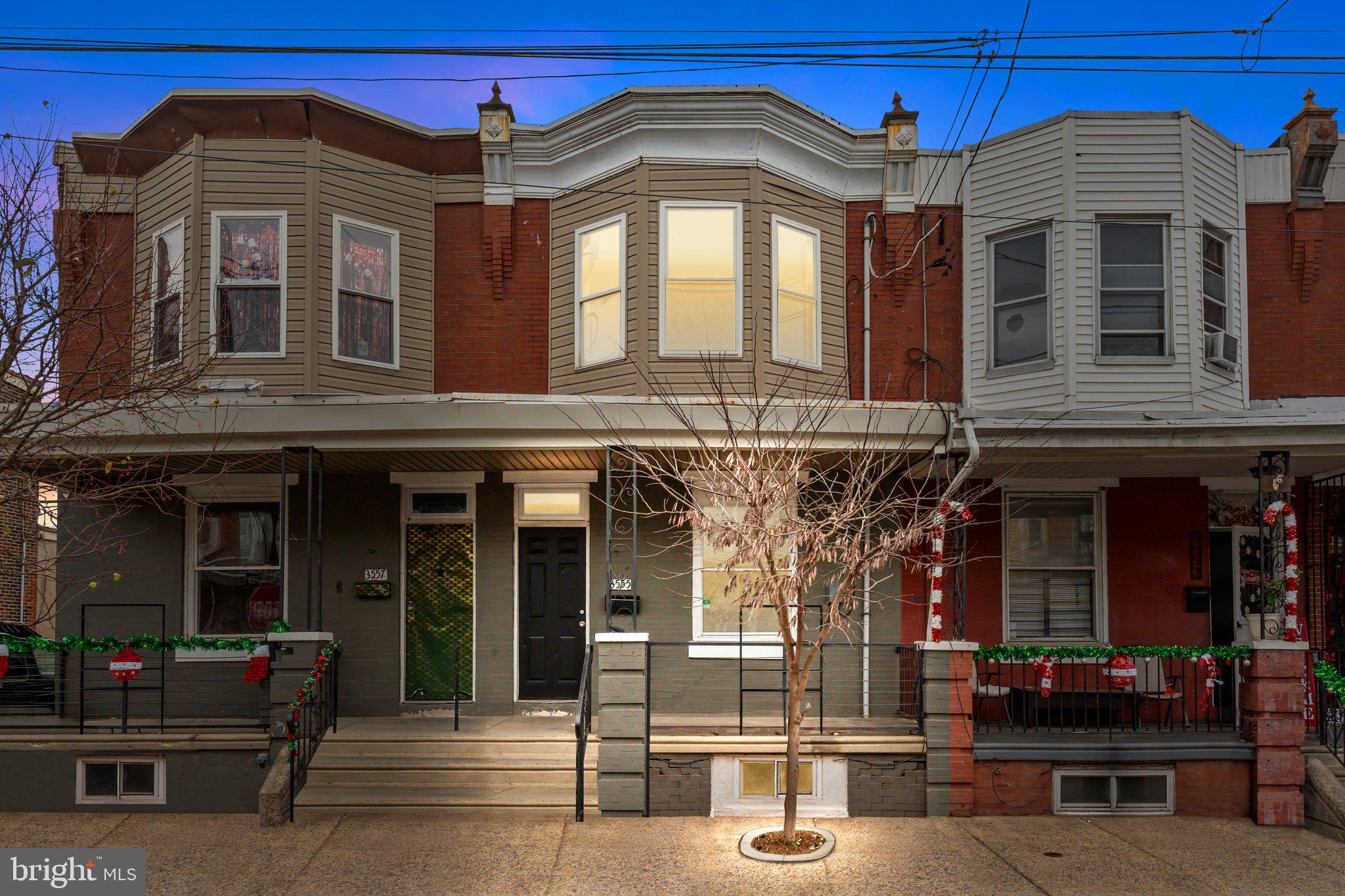 This versatile property offers two 1-bed, 1-bath units, ideal for investors or owner-occupiers! First floor is rented at $900 and second floor is rented at $800, this residence combines flexibility and opportunity. Whether you're looking to generate rental income or create your dream home, 3555 Jasper St is ready to meet your needs. Don’t miss this unique opportunity—schedule your showing today!  ** Sale is AS-IS**