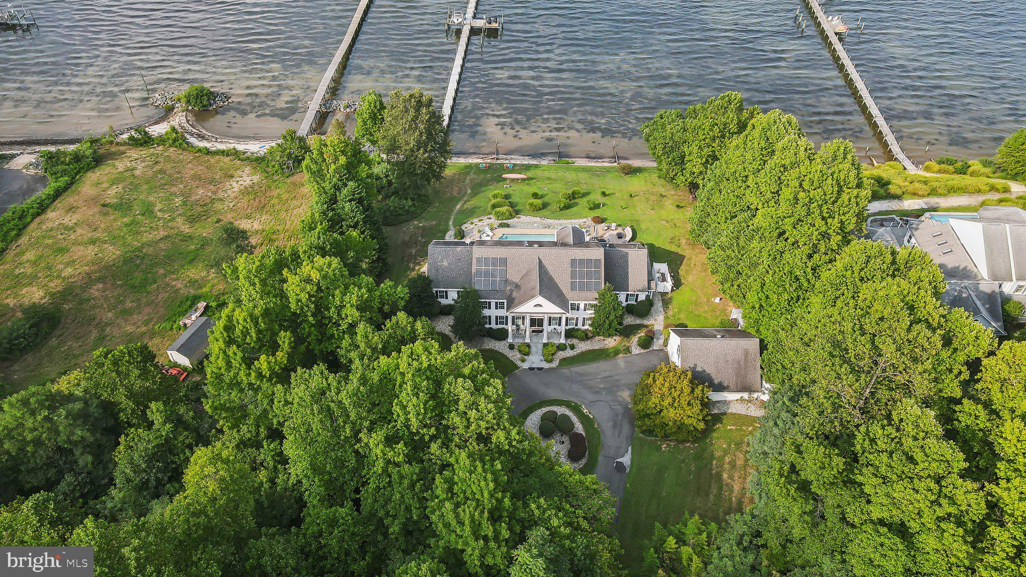 WILLIAMSBURG ON THE POTOMAC - Residential